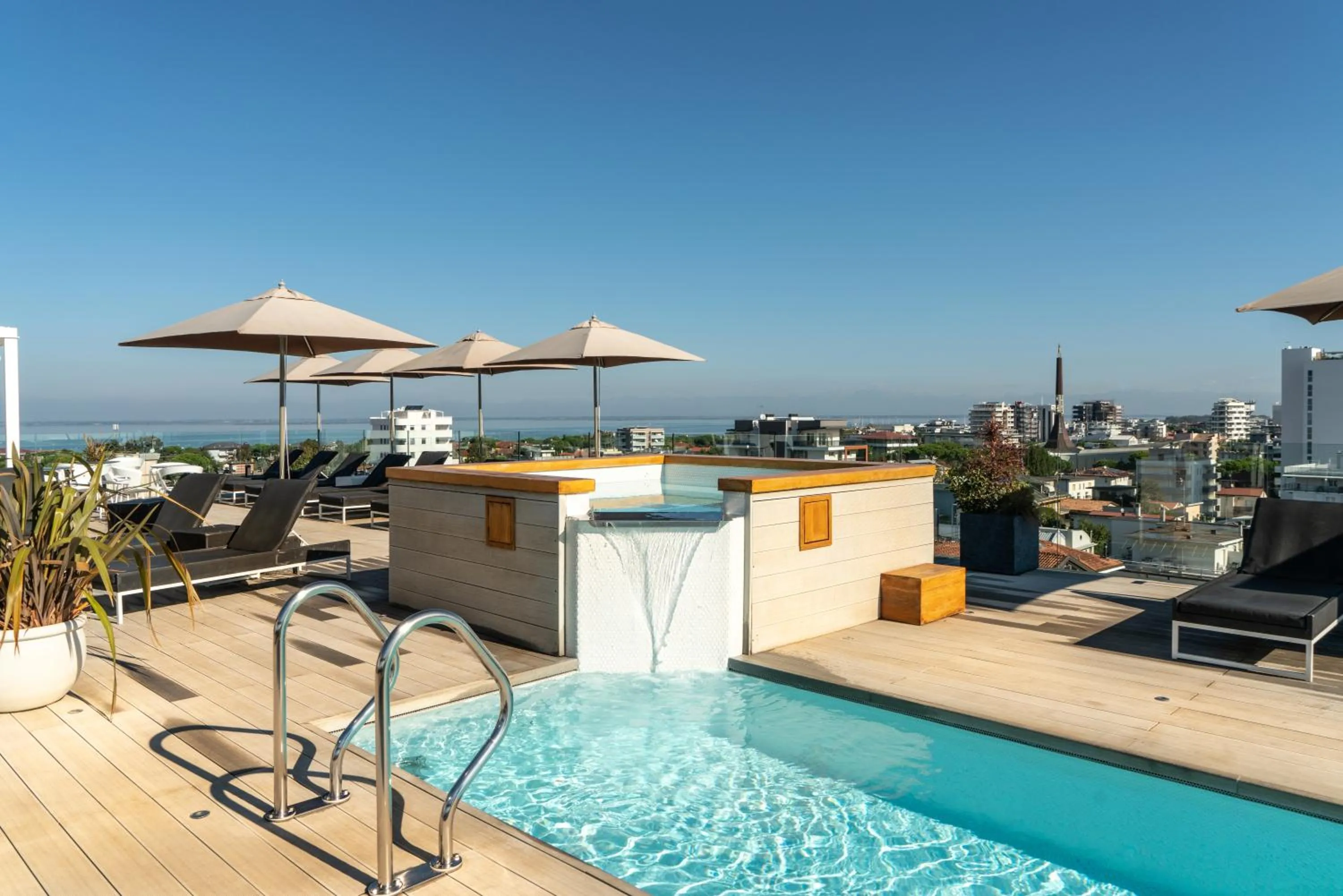 Swimming pool in Bellini Relais