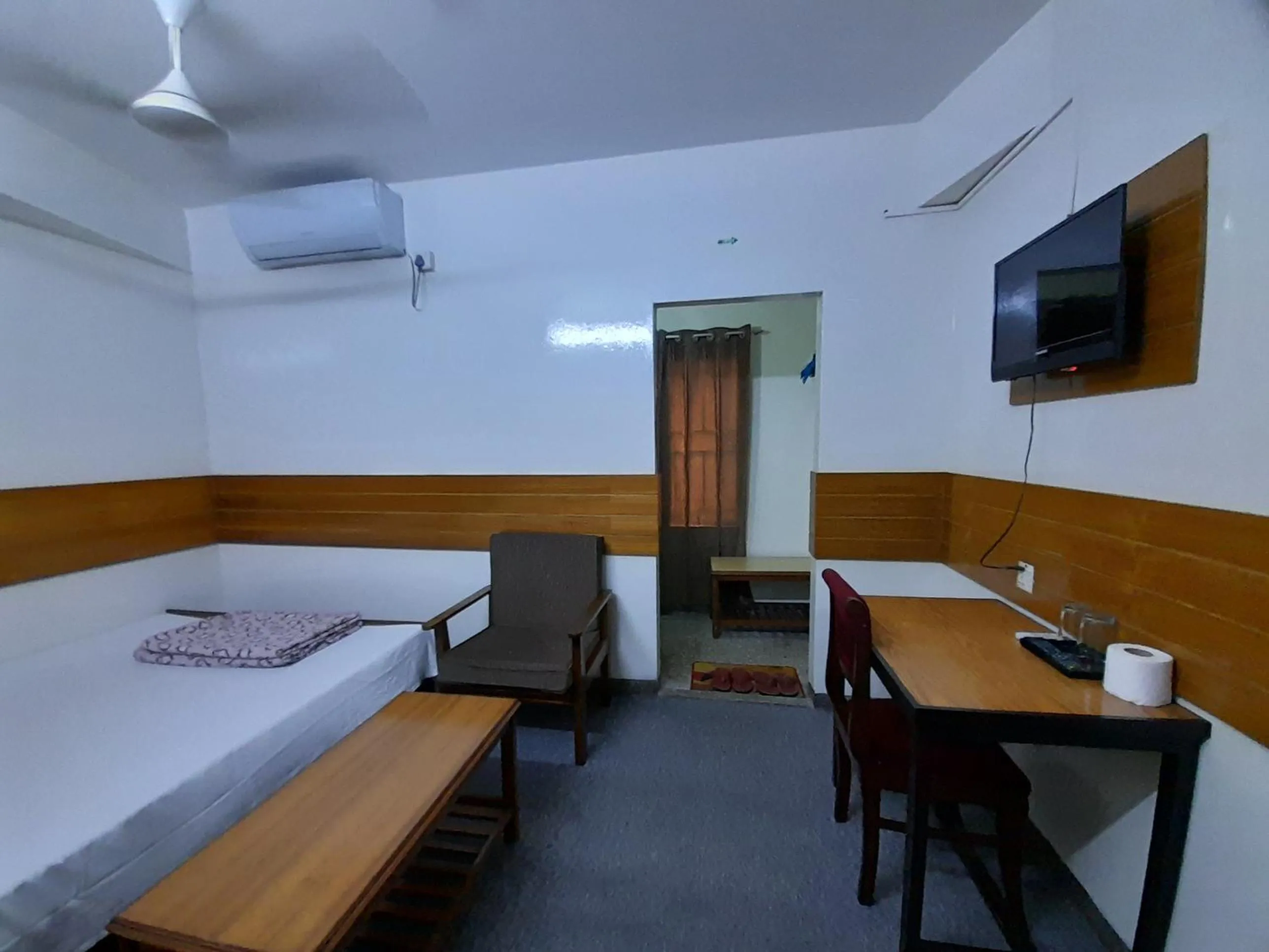 TV and multimedia, Bed in Hotel Shahin residential