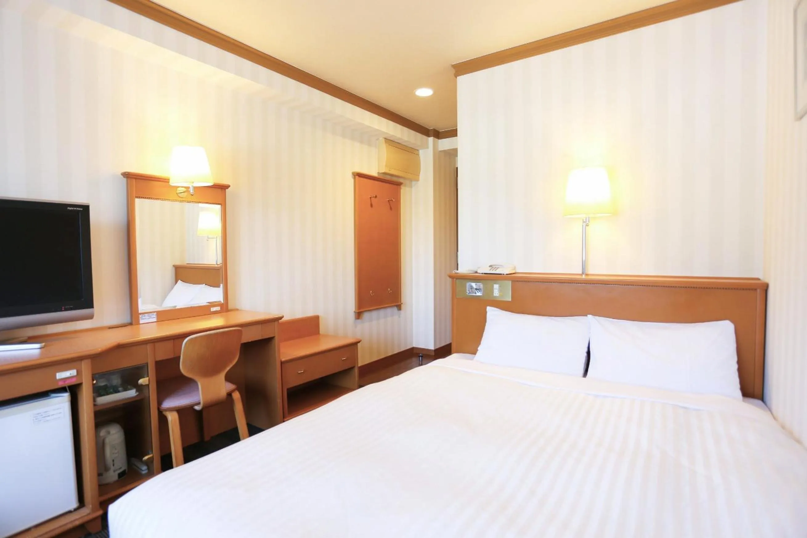 Photo of the whole room, Bed in Hotel Castle Inn Ise Meotoiwa