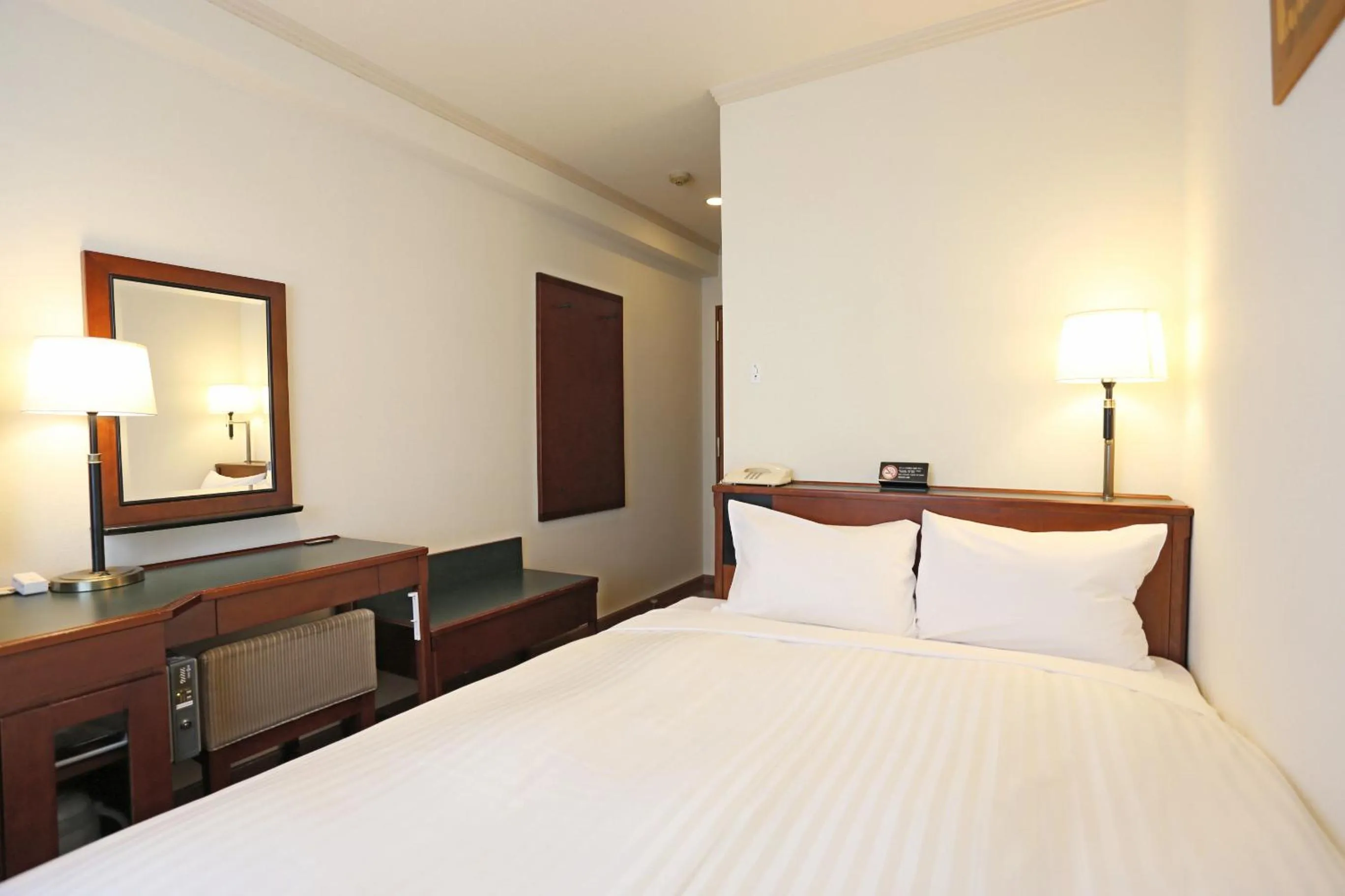 Photo of the whole room, Bed in Hotel Castle Inn Suzuka Chuo