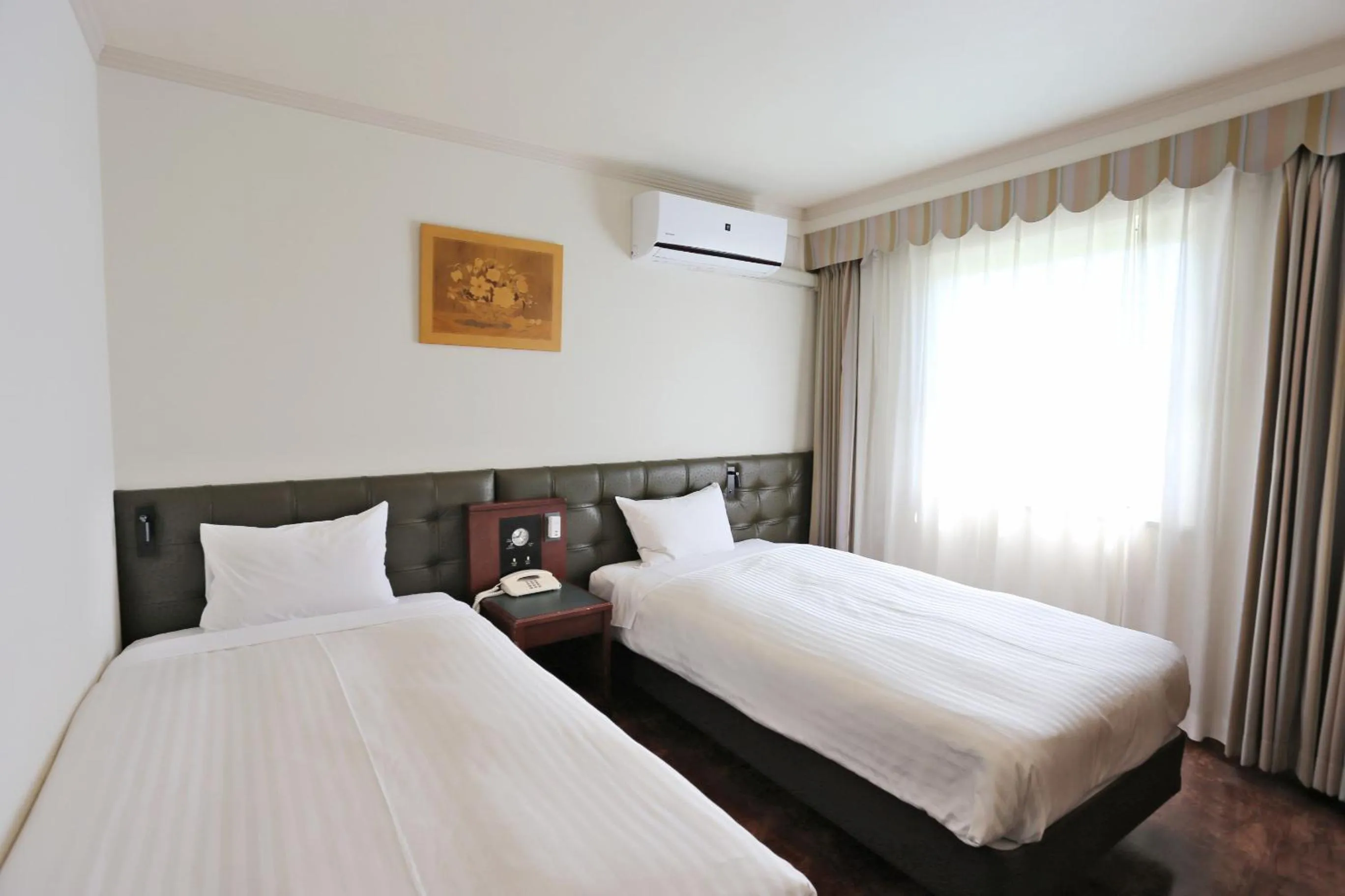 Photo of the whole room, Bed in Hotel Castle Inn Suzuka Chuo