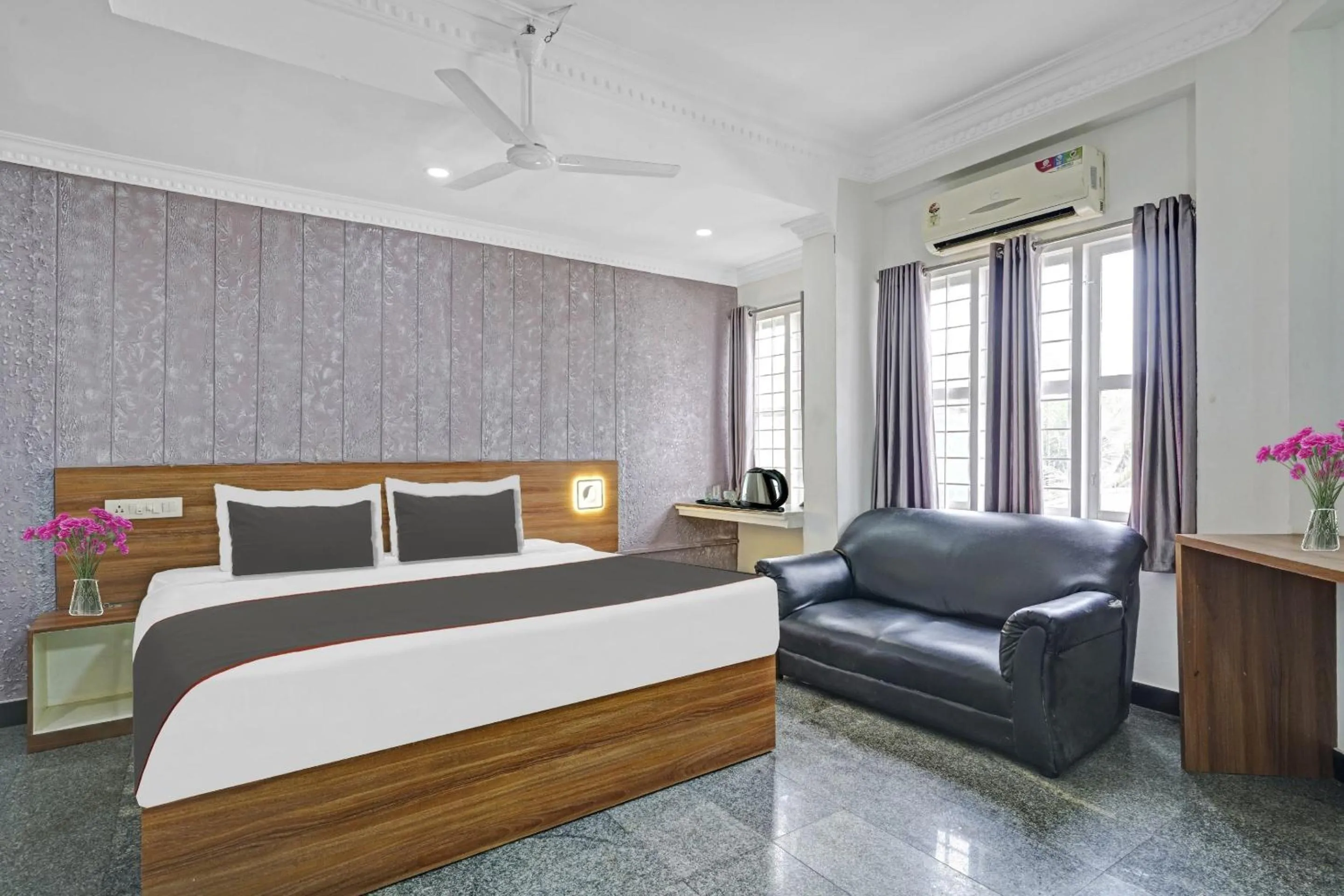 Bedroom, Bed in Capital O Rayan Plaza