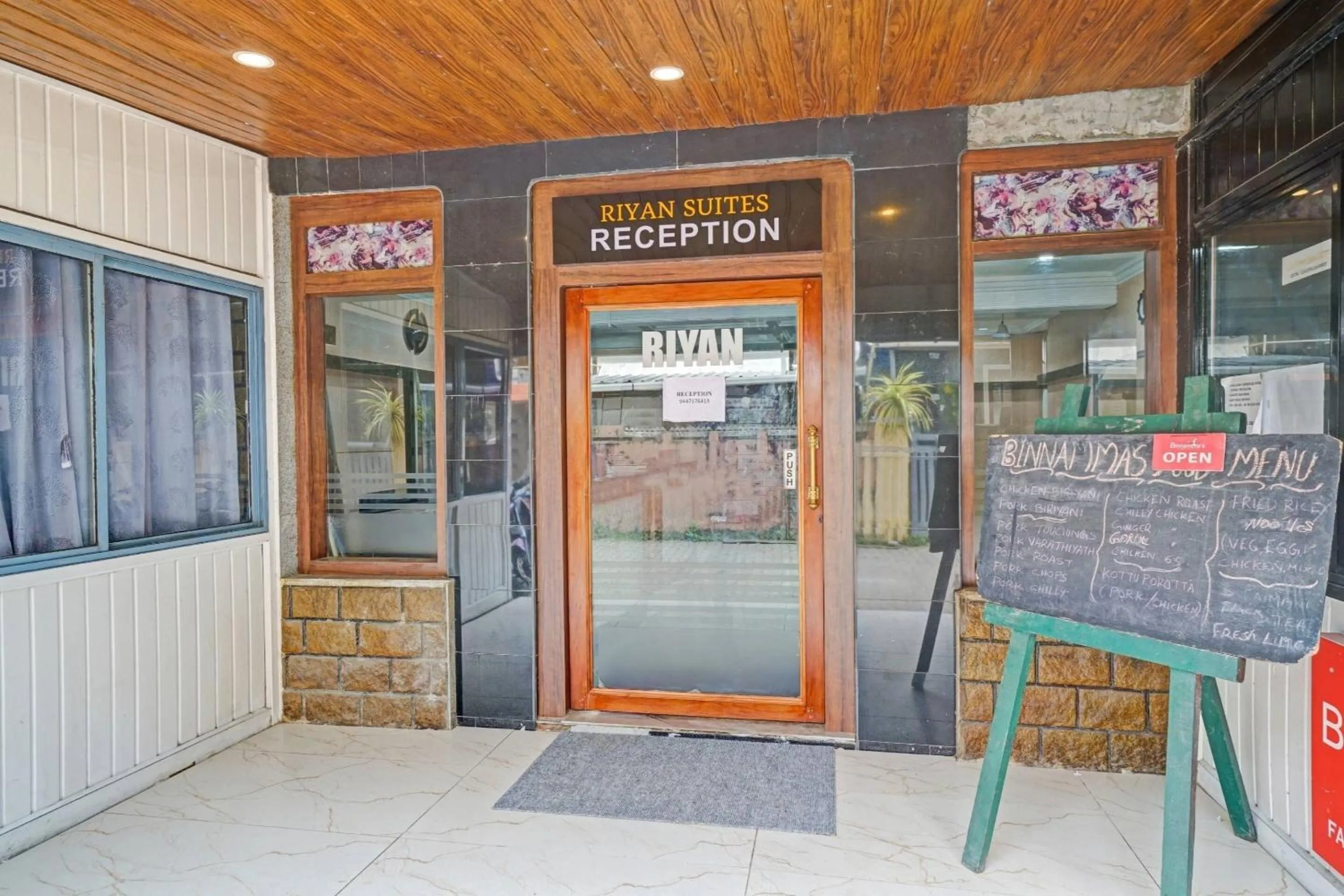 Facade/entrance in Capital O Rayan Plaza