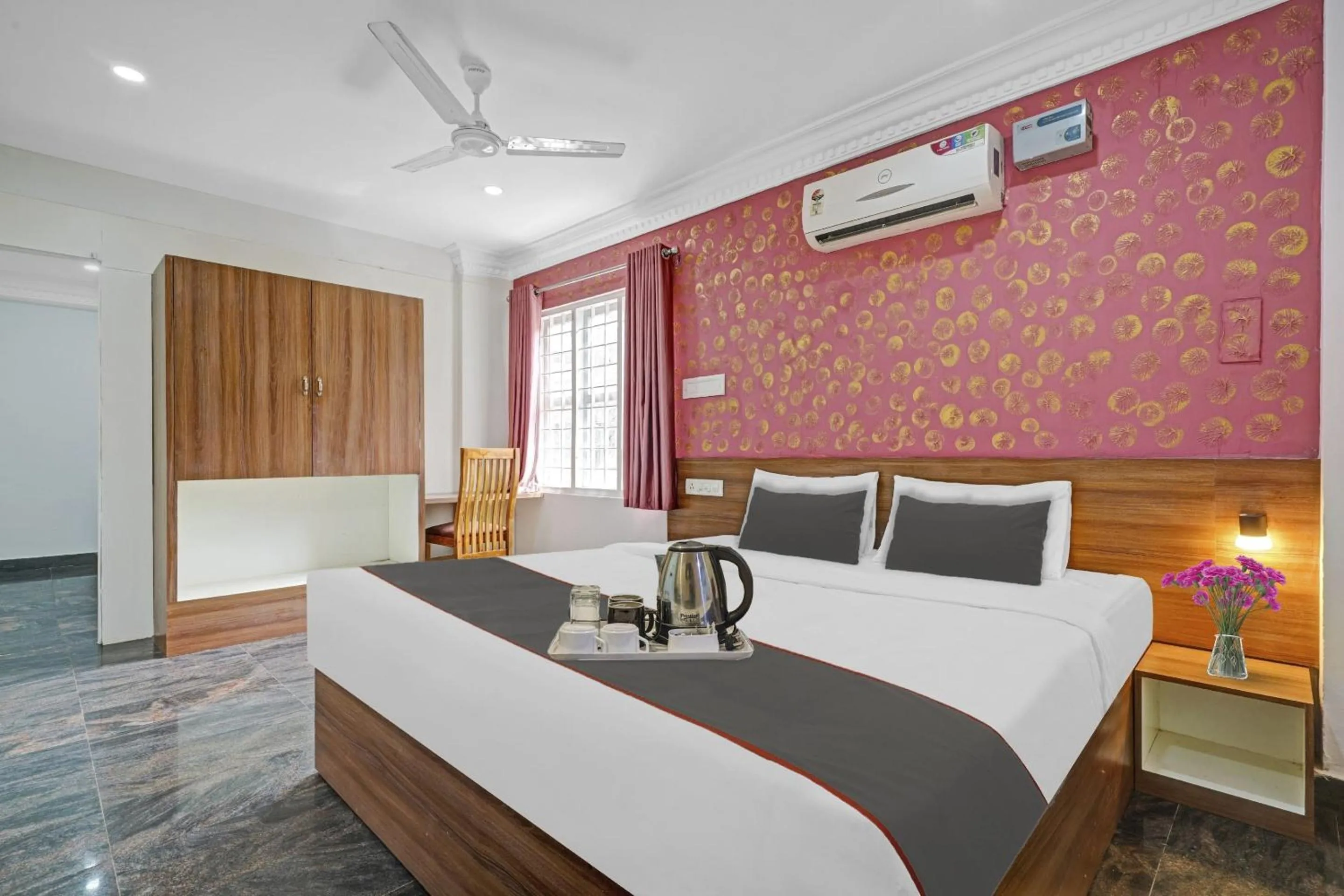 Bedroom, Bed in Capital O Rayan Plaza