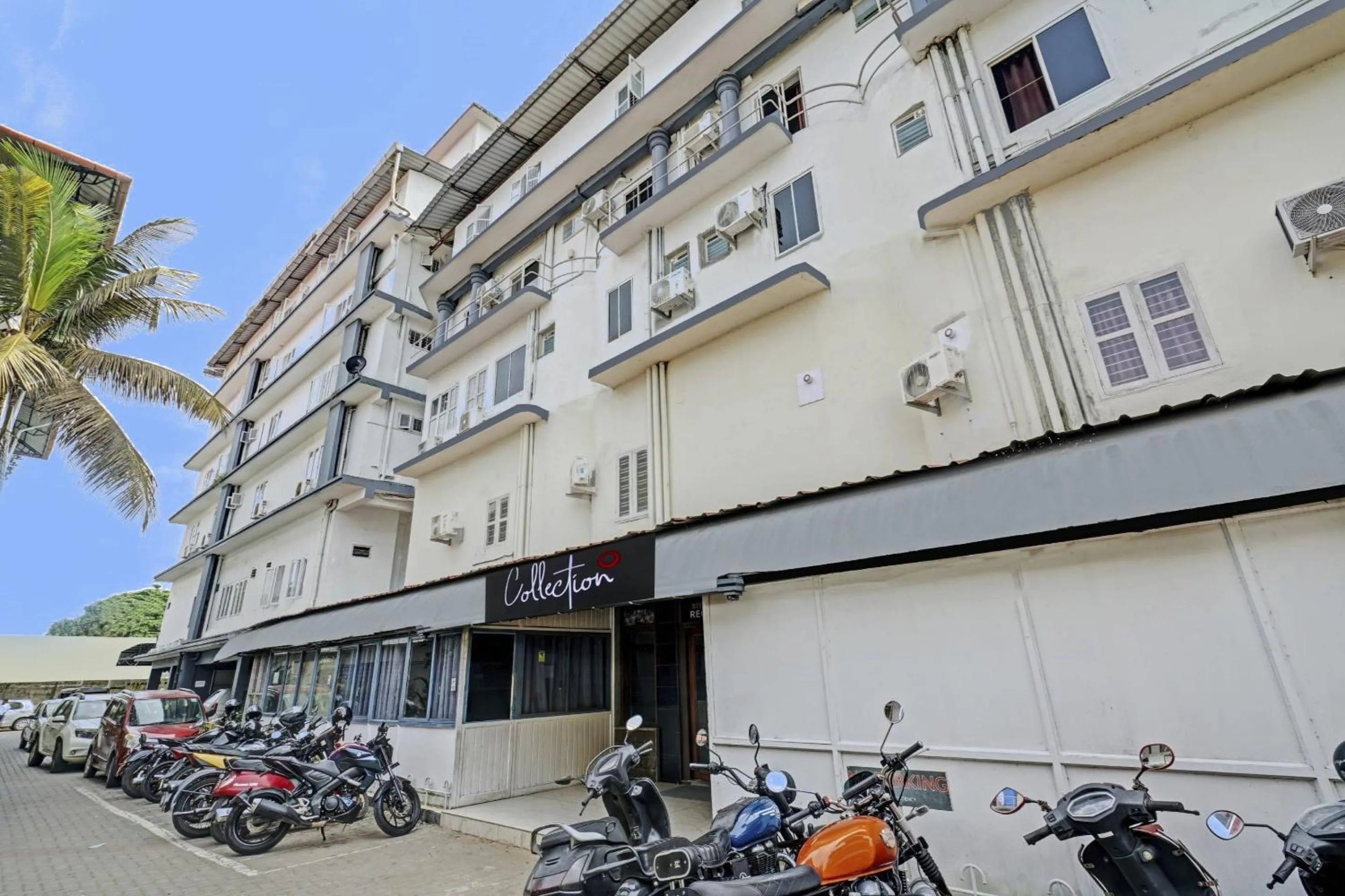 Facade/entrance in Capital O Rayan Plaza