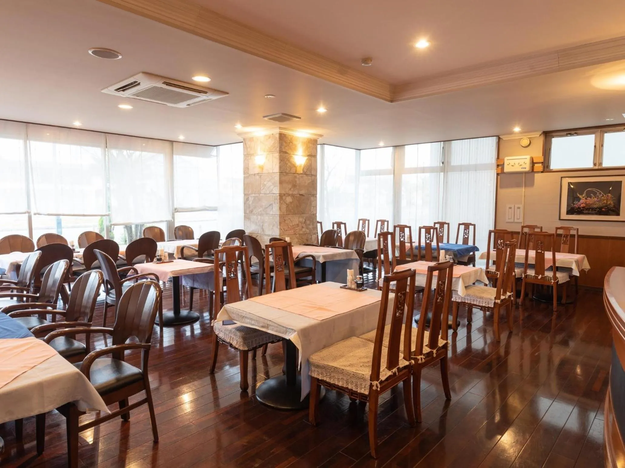 Restaurant/places to eat in Hotel Castle Inn Tsu