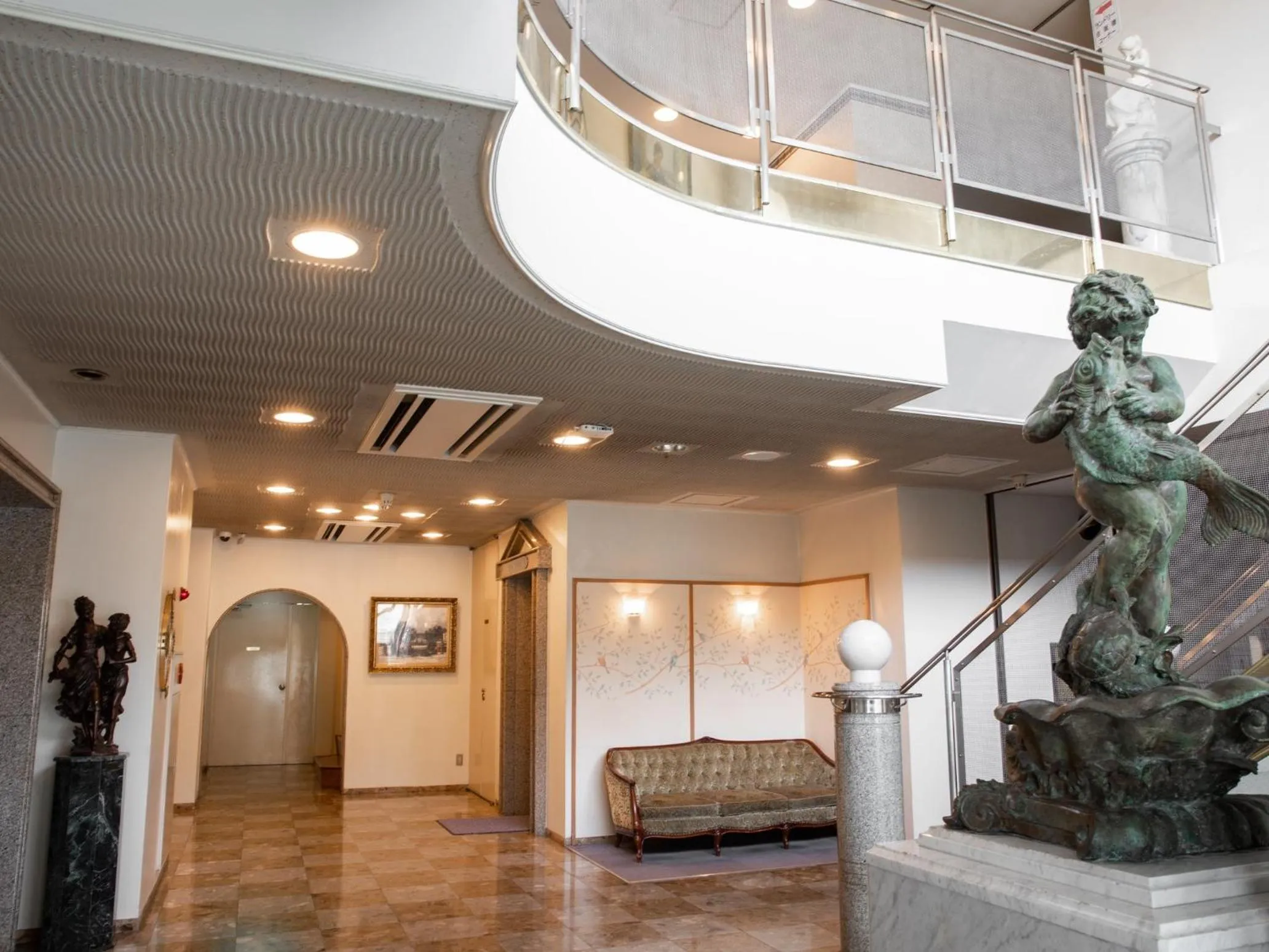 Seating area in Hotel Castle Inn Yokkaichi