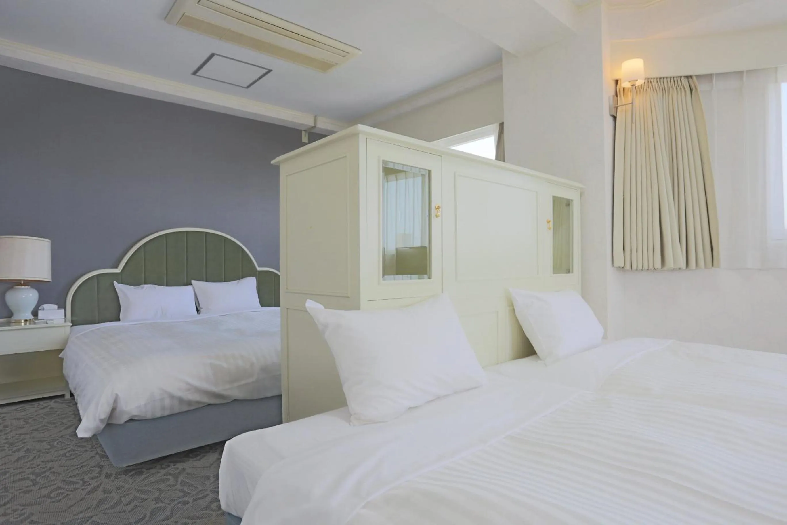 Photo of the whole room, Bed in Hotel Castle Inn Yokkaichi