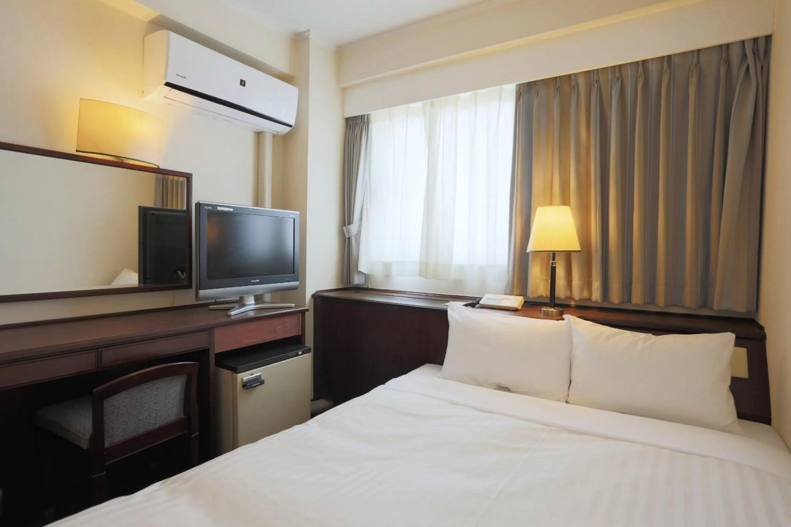 Photo of the whole room, Bed in Hotel Castle Inn Yokkaichi