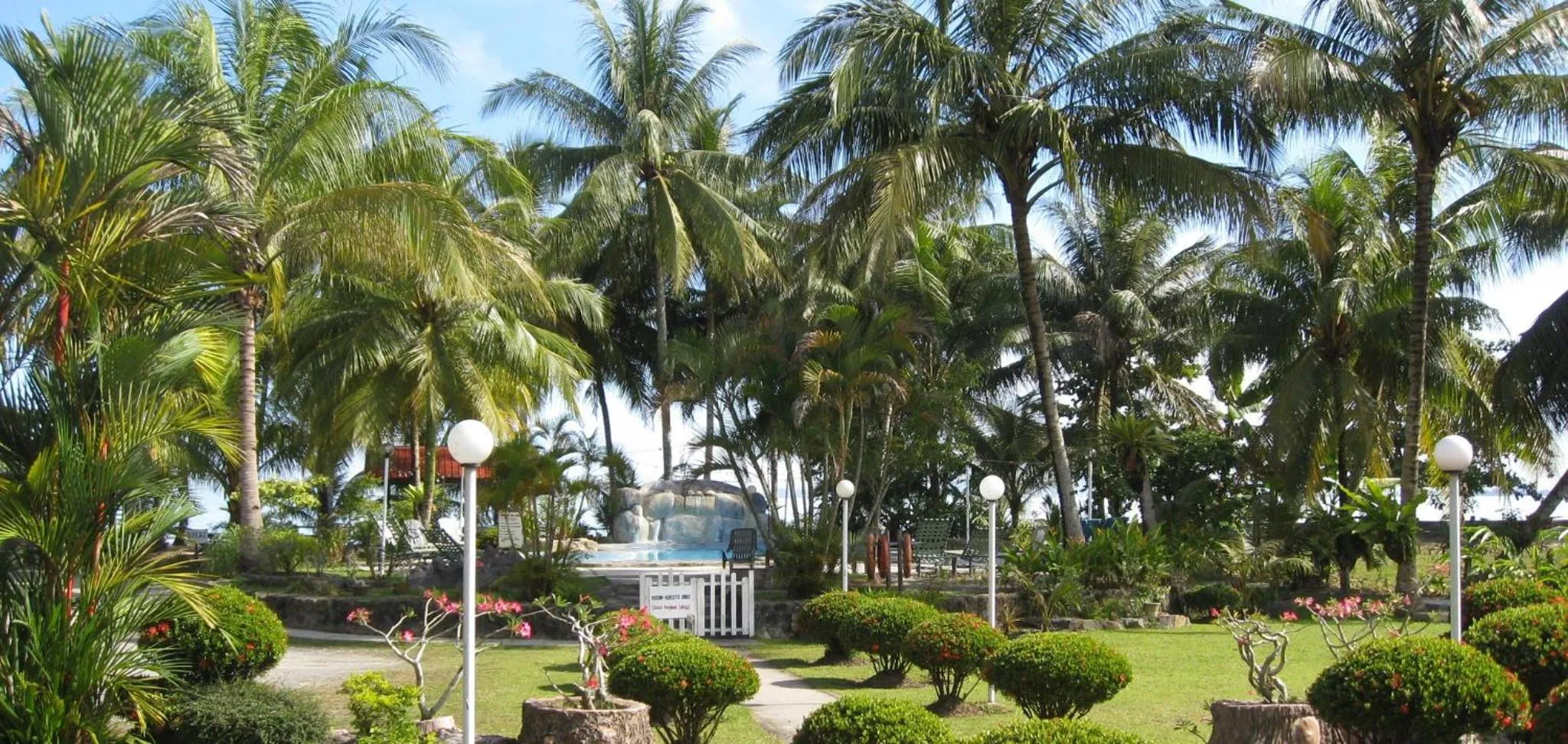 Garden view in Seaside Travellers Inn