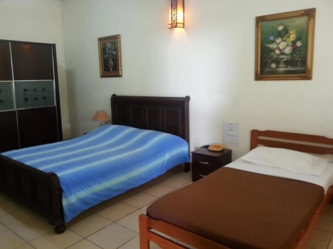 Photo of the whole room, Bed in Seaside Travellers Inn