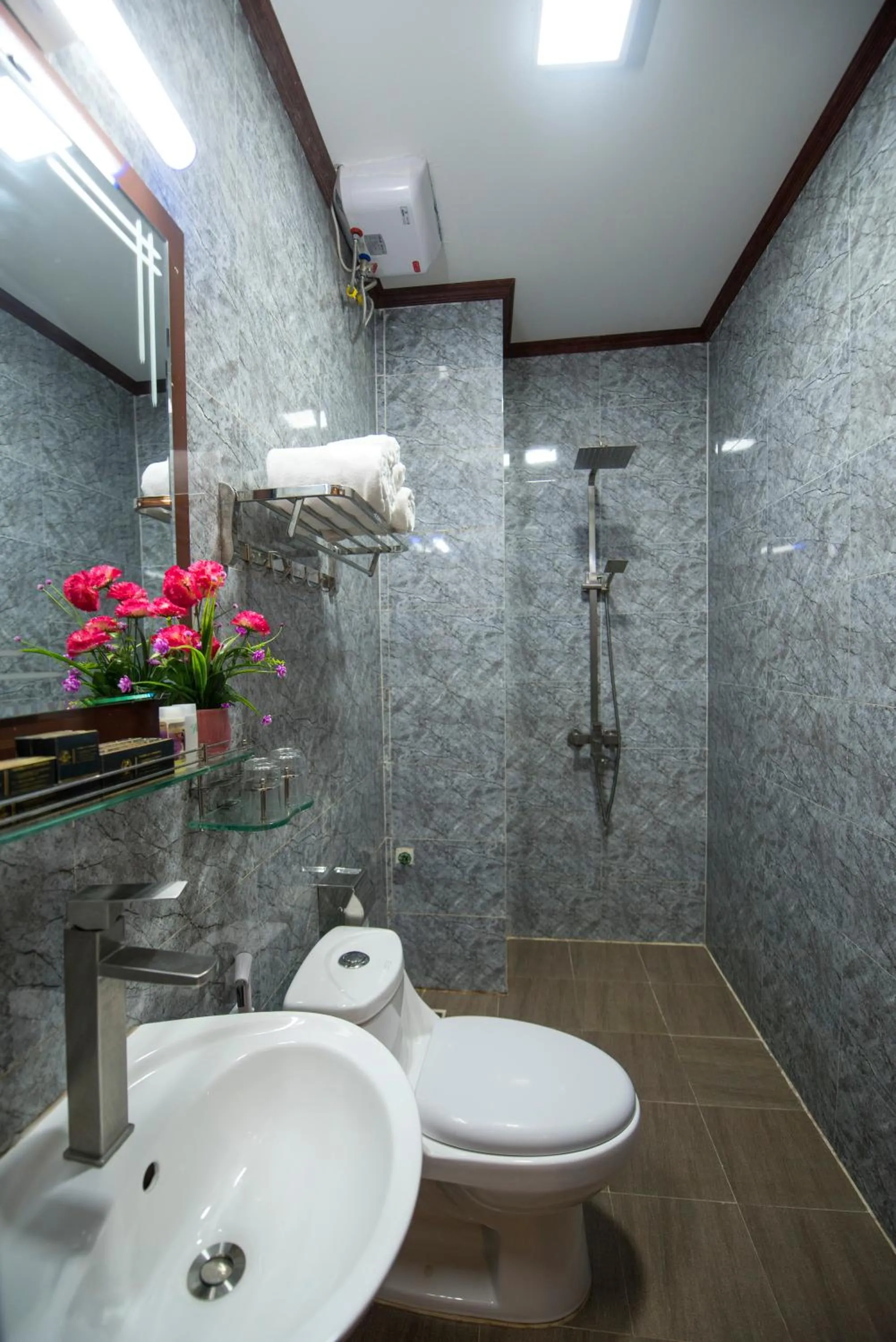 Shower in Vang Vieng Freedom Star's Hotel