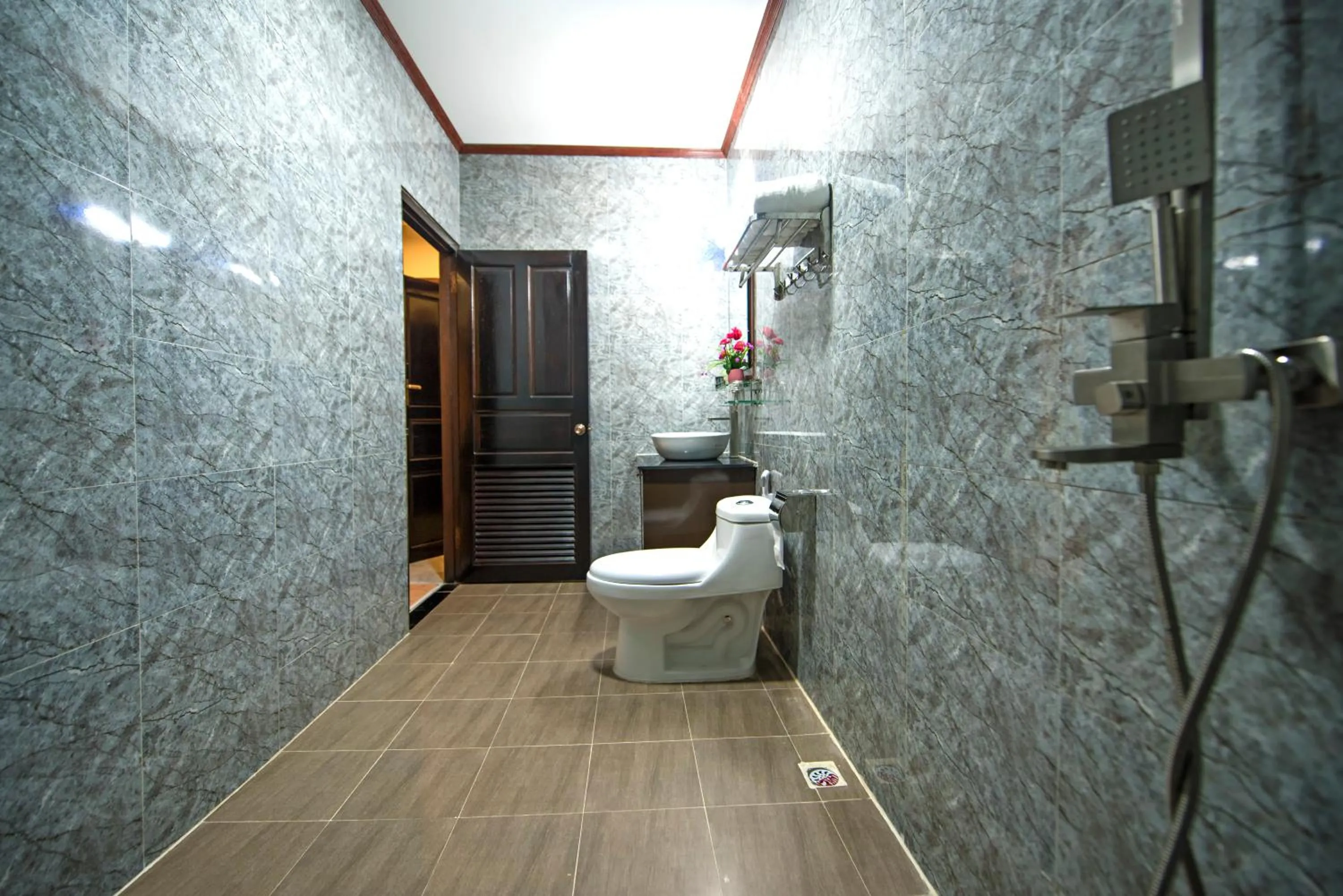 Shower in Vang Vieng Freedom Star's Hotel