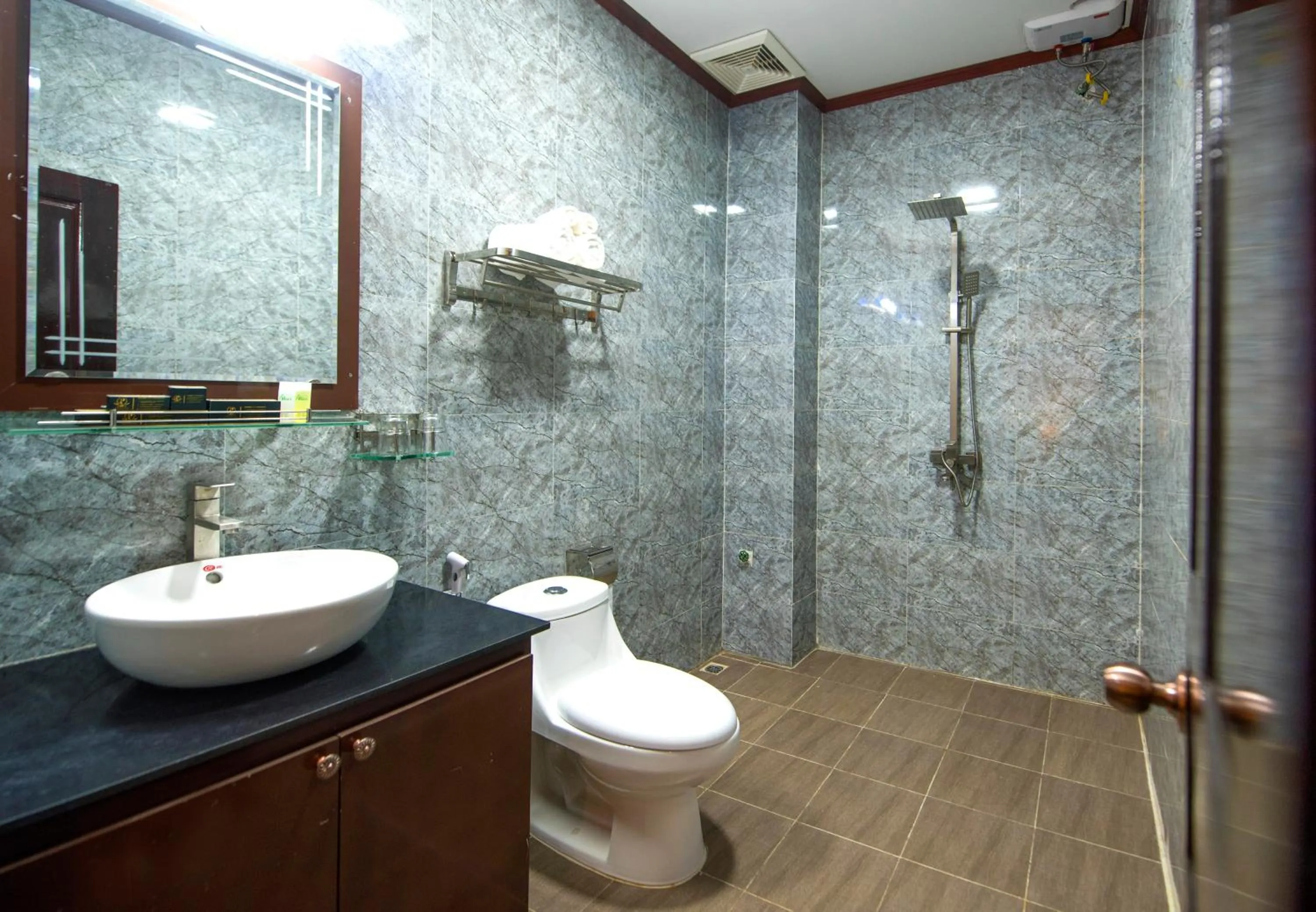 Bathroom in Vang Vieng Freedom Star's Hotel