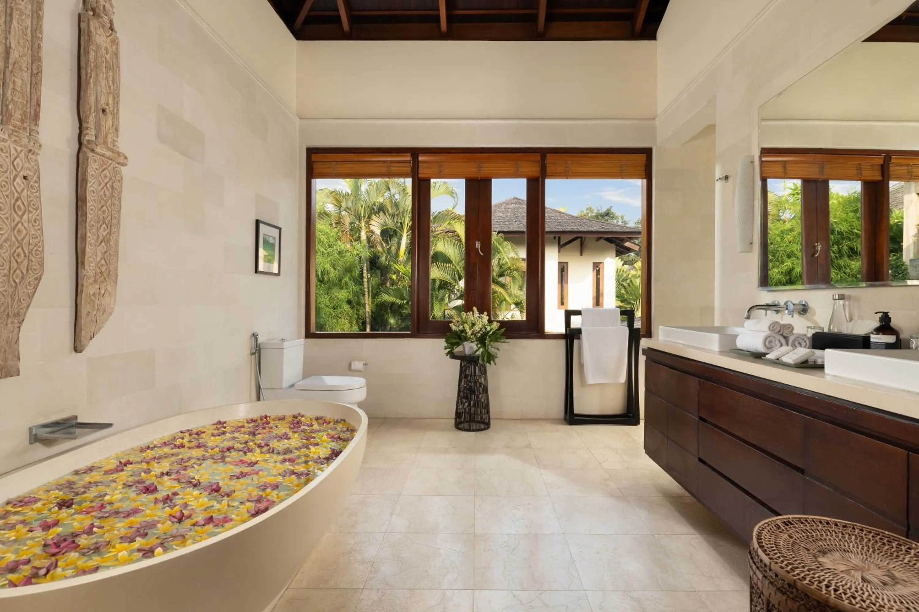 Bathroom in The Suar Seminyak by Nakula