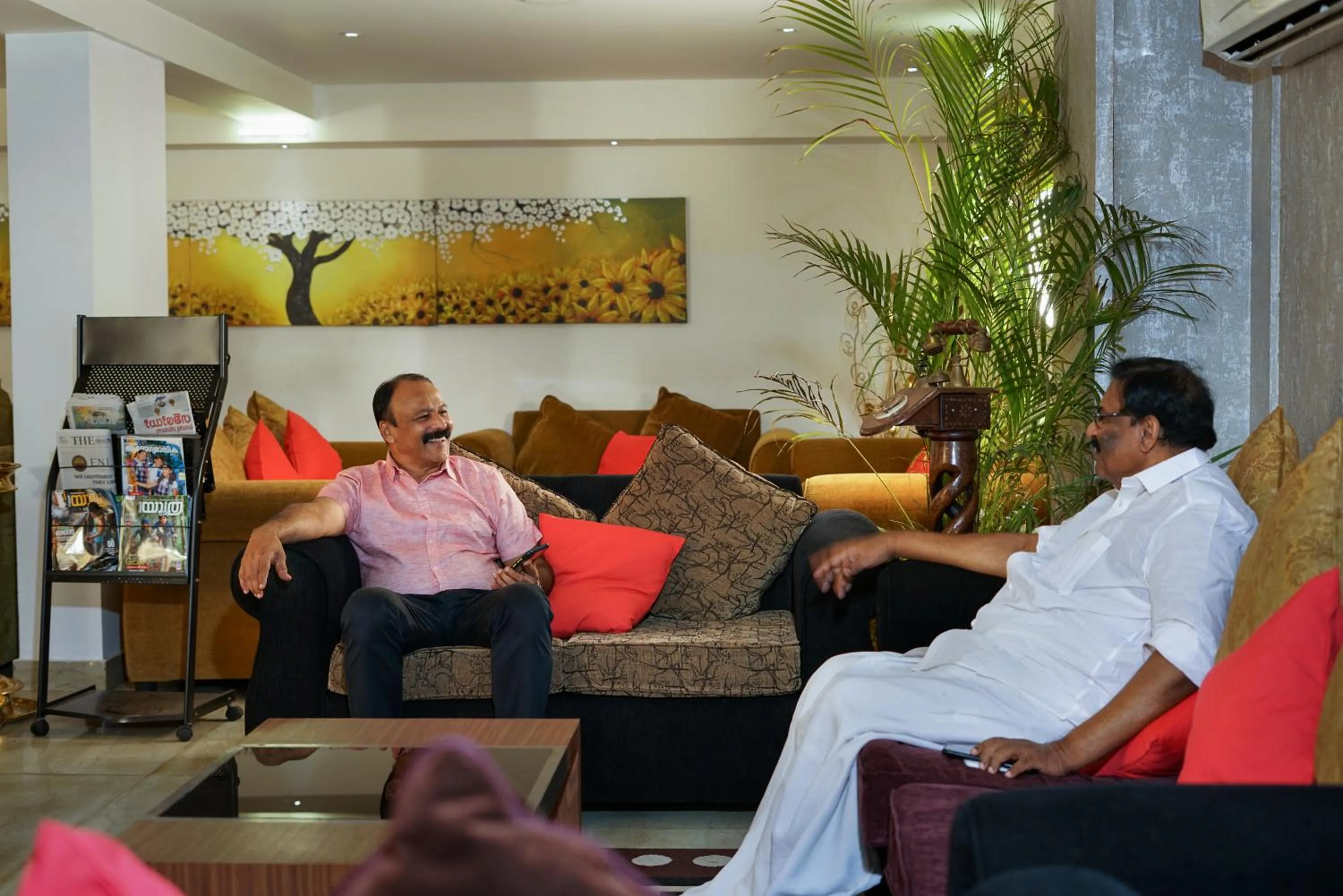 Living room in Emarald Hotel Calicut