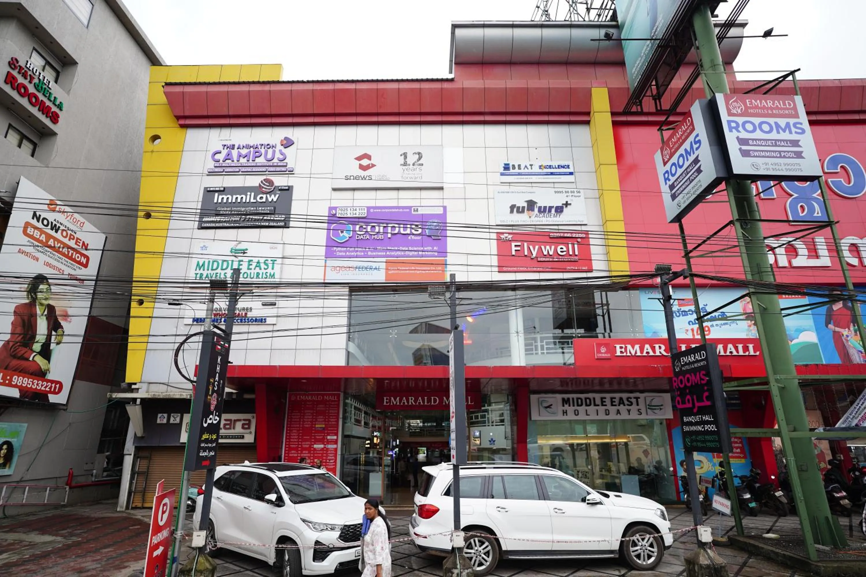 Property building in Emarald Hotel Calicut