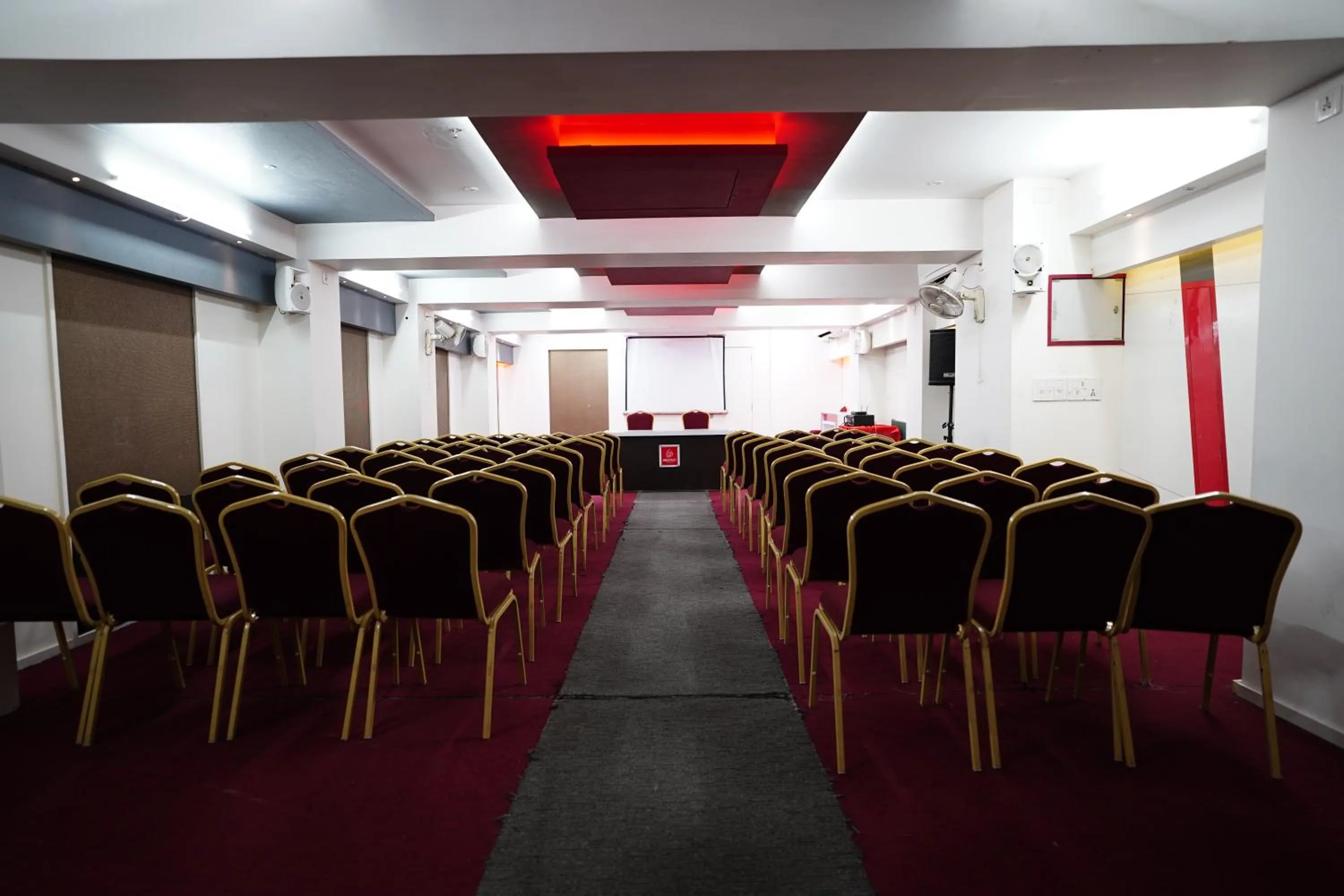 Meeting/conference room in Emarald Hotel Calicut
