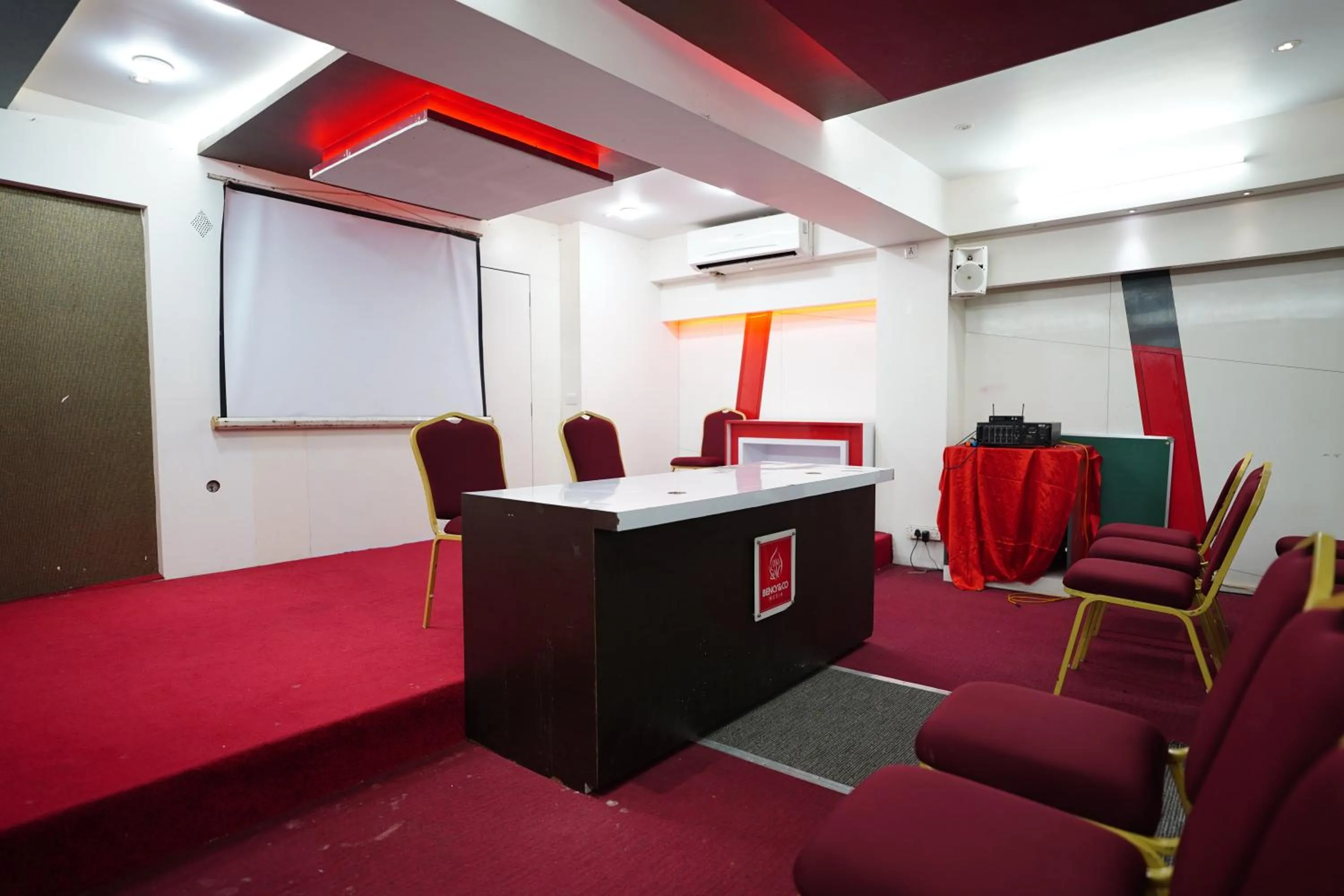 Meeting/conference room in Emarald Hotel Calicut