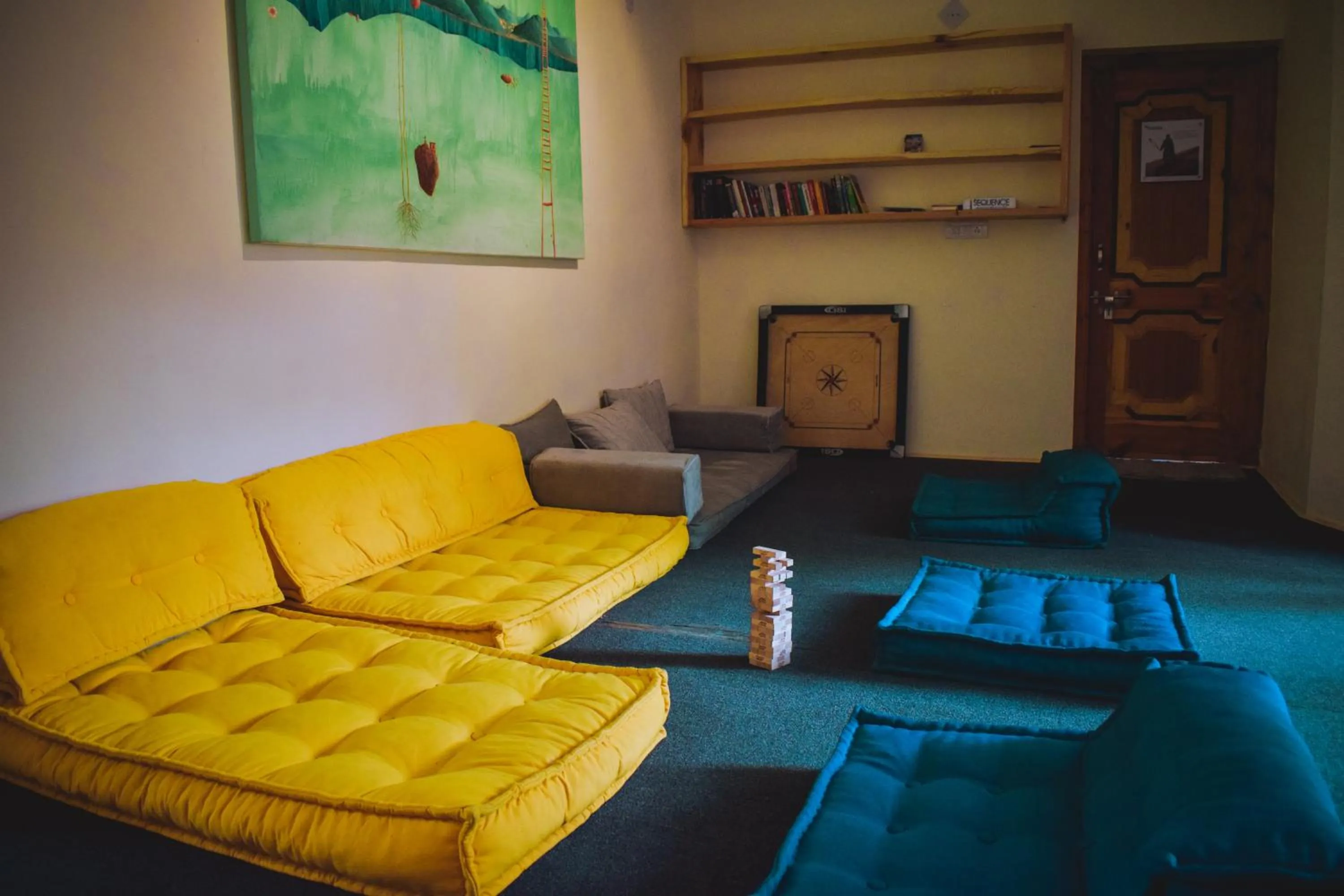 Library in Raybo Hostel - Serene stay with 5 mins walk from the main market