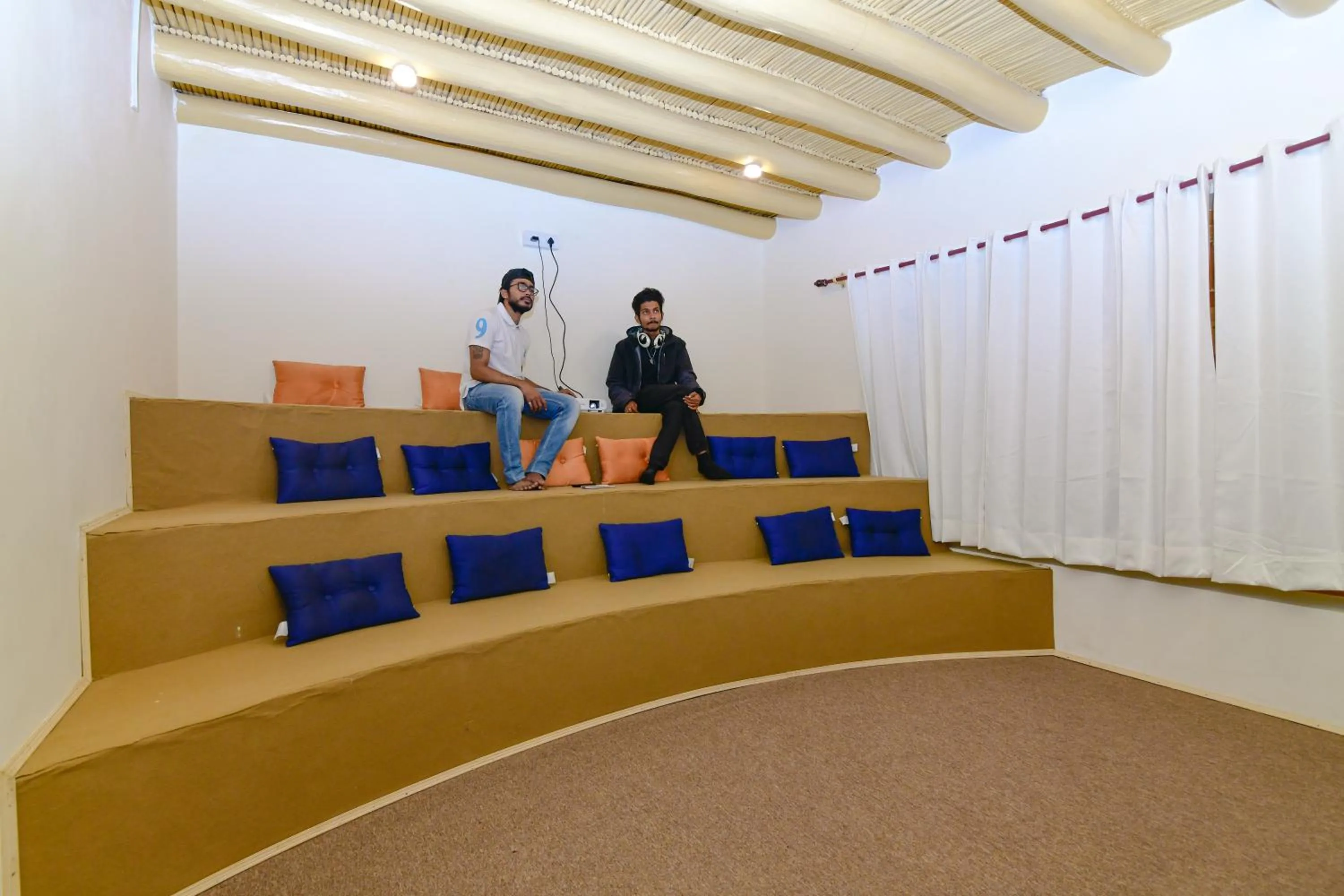 Communal lounge/ TV room in Raybo Hostel - Serene stay with 5 mins walk from the main market