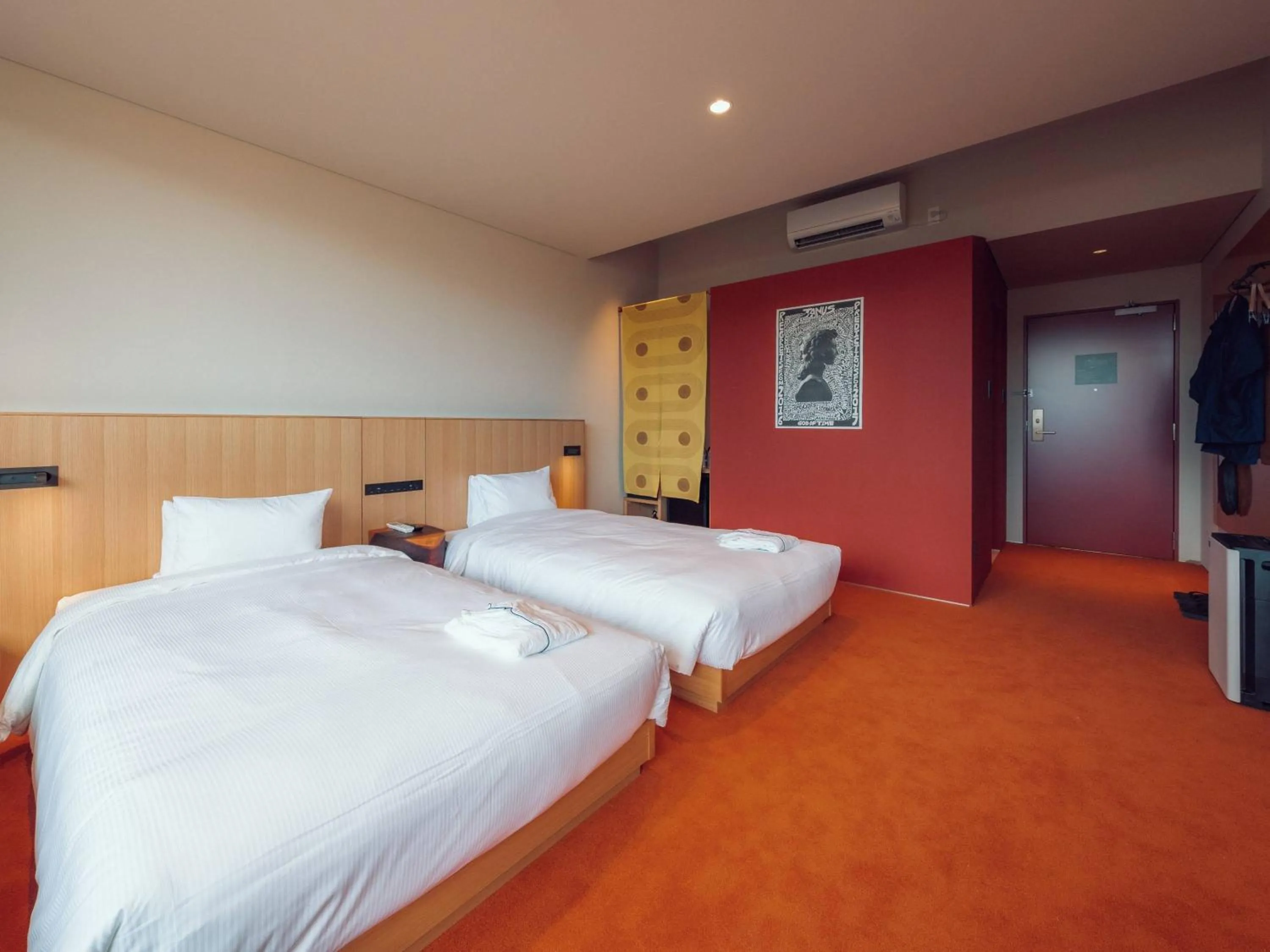 Photo of the whole room, Bed in Hatago Vison