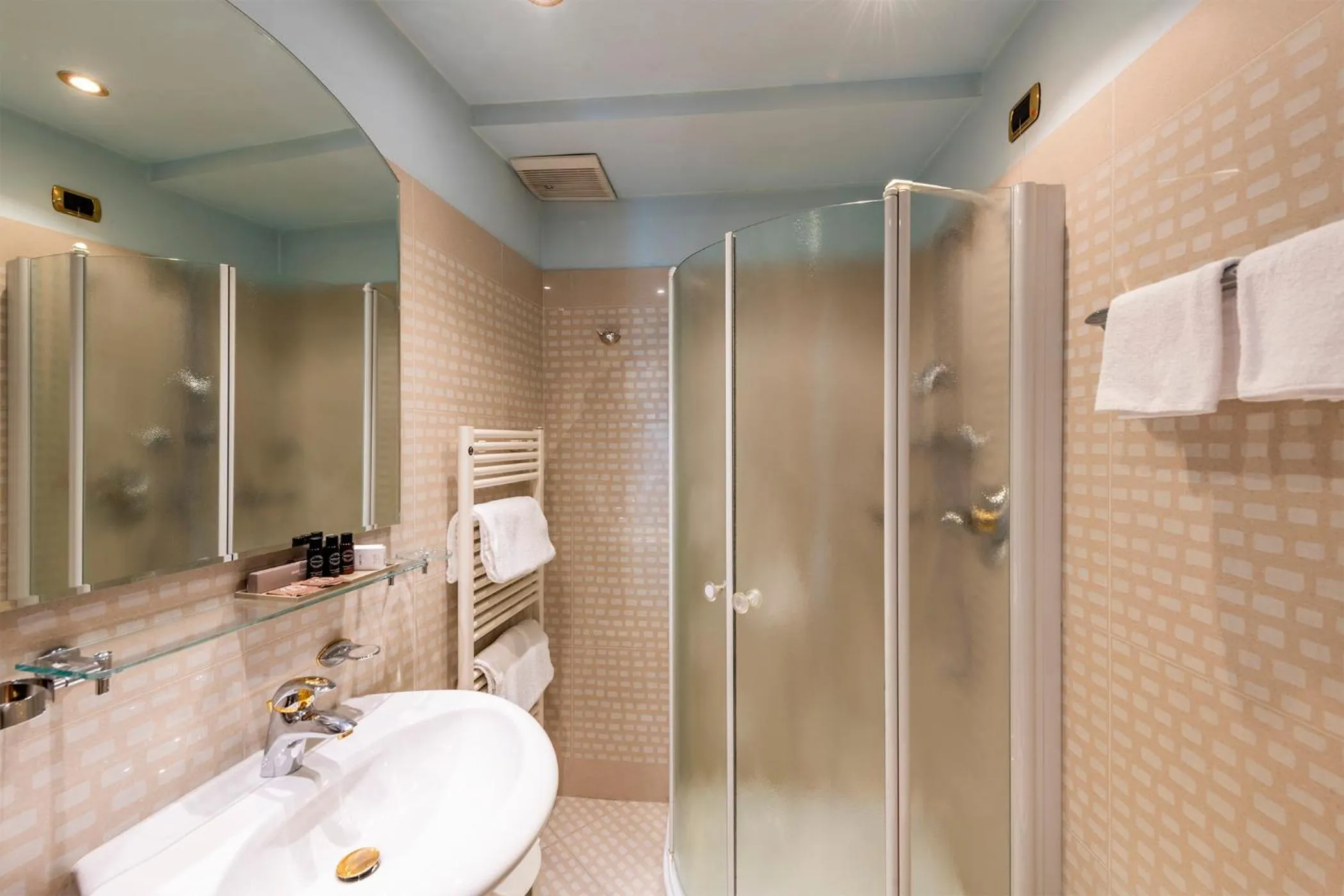 Shower in Hotel Relais Orsingher