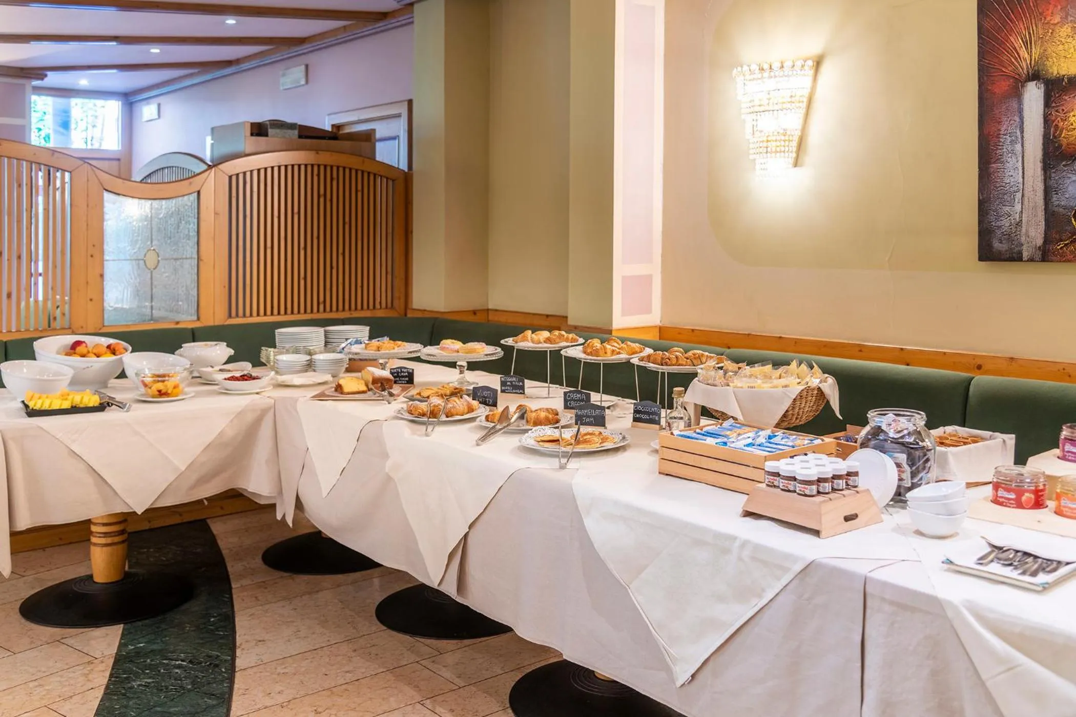 Breakfast in Hotel Relais Orsingher