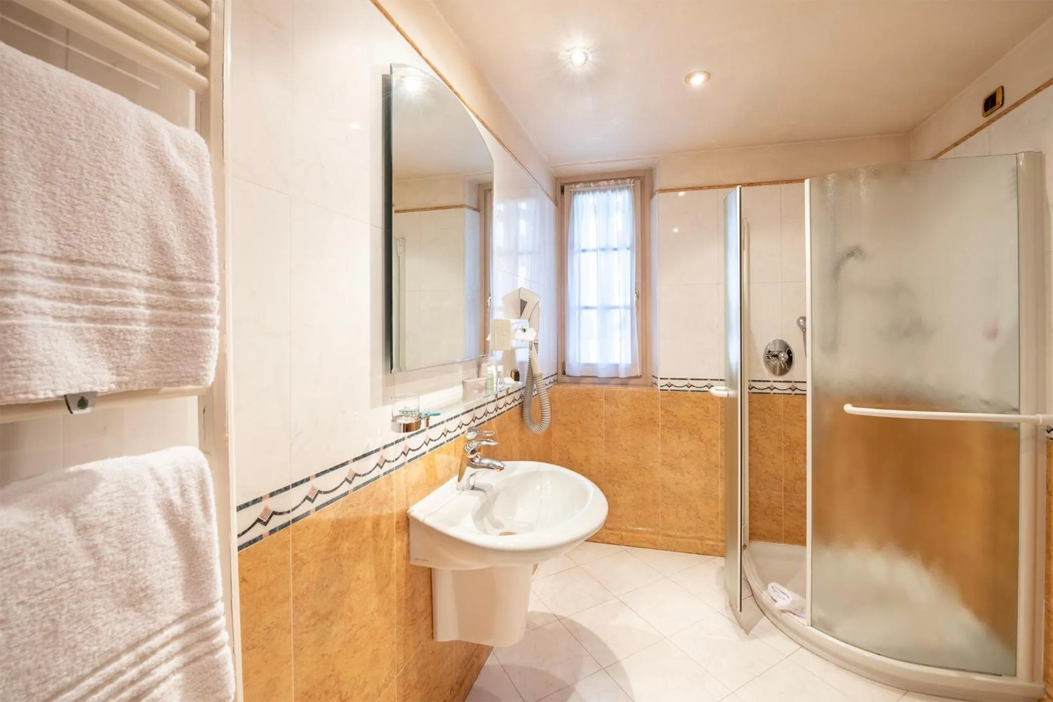 Shower in Hotel Relais Orsingher