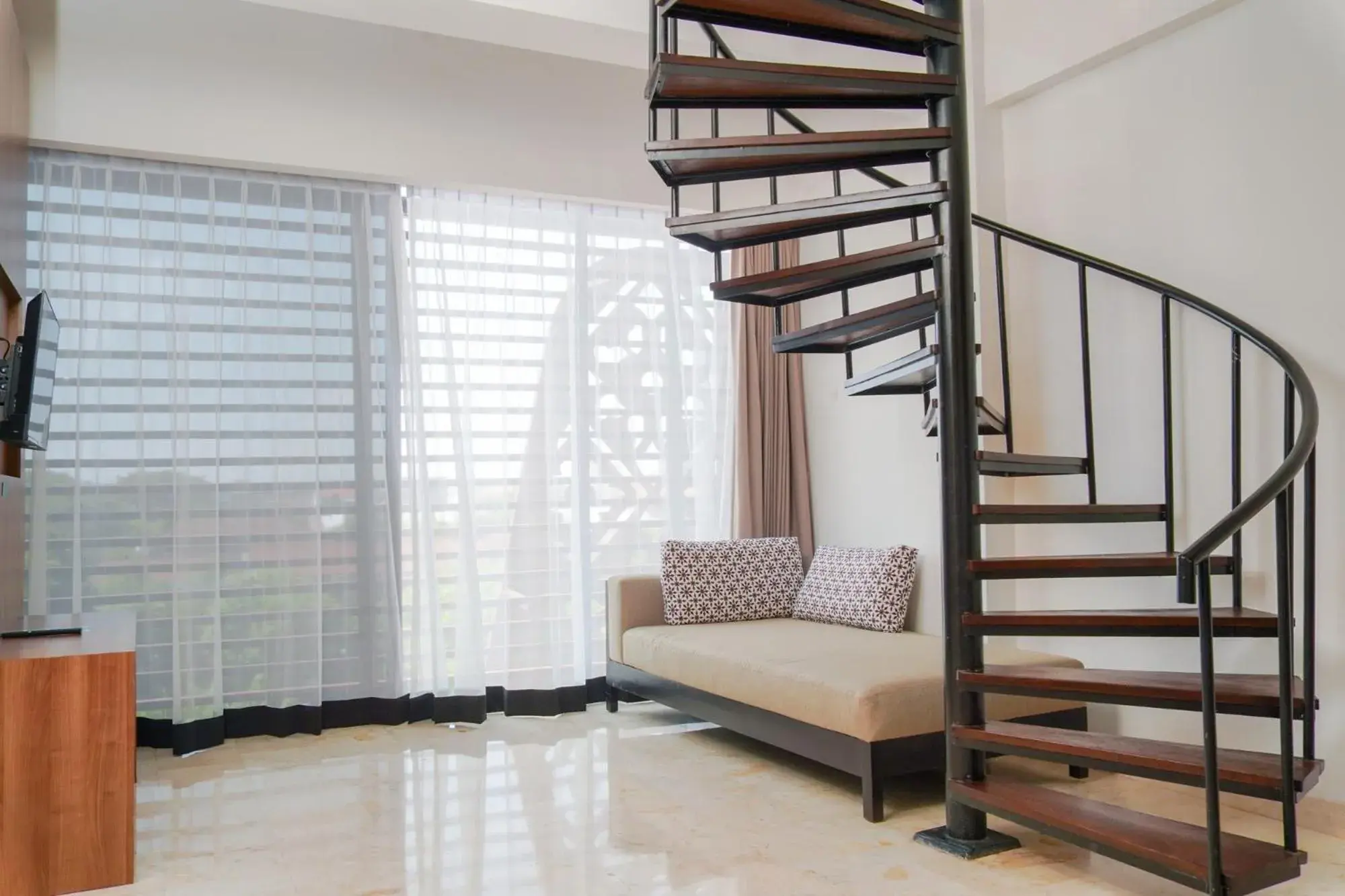 Duplex in Cross Vibe Paasha Atelier Bali Kuta Duplex in Cross Vibe Paasha Atelier Bali Kuta