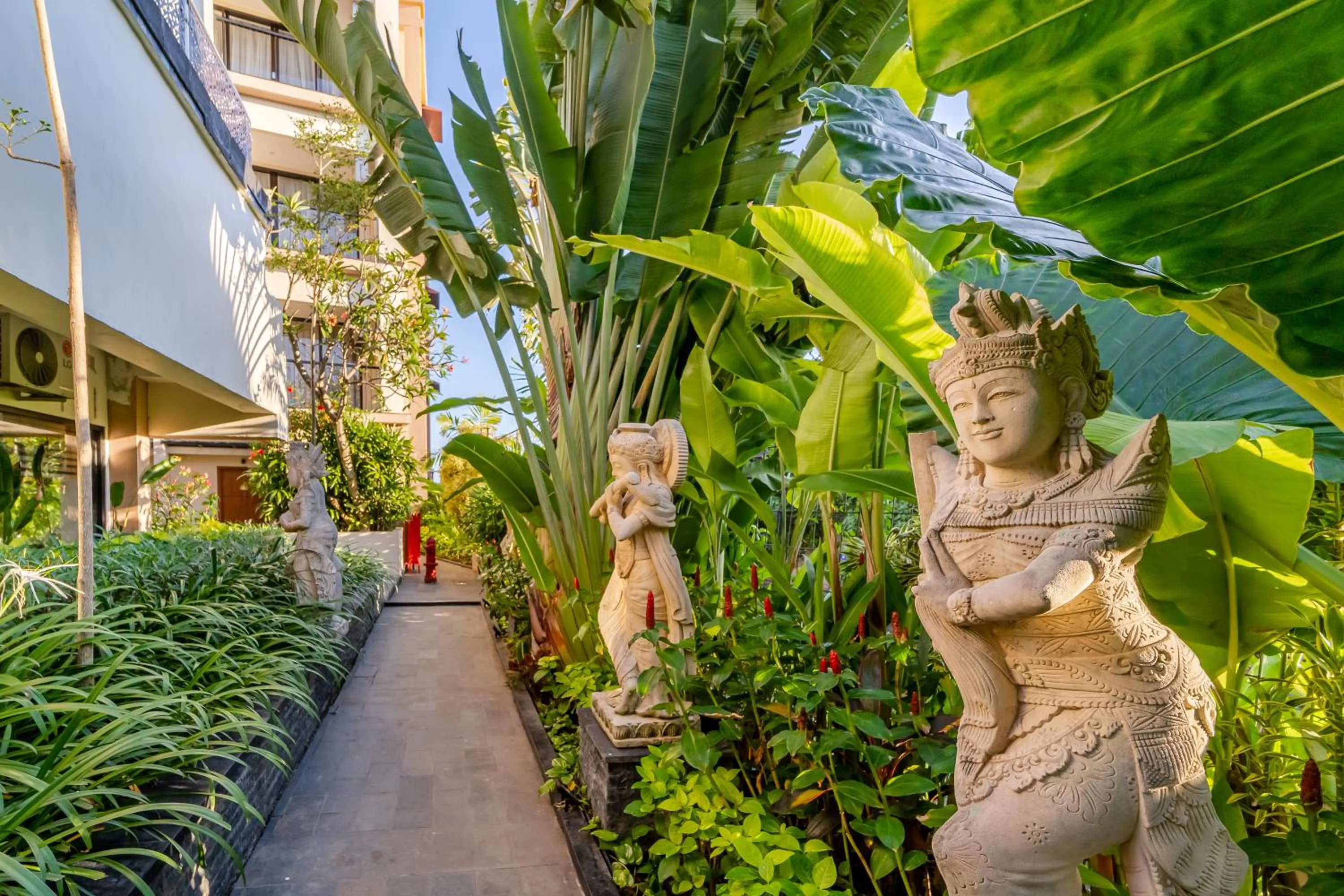 Garden in Cross Vibe Paasha Atelier Bali Kuta