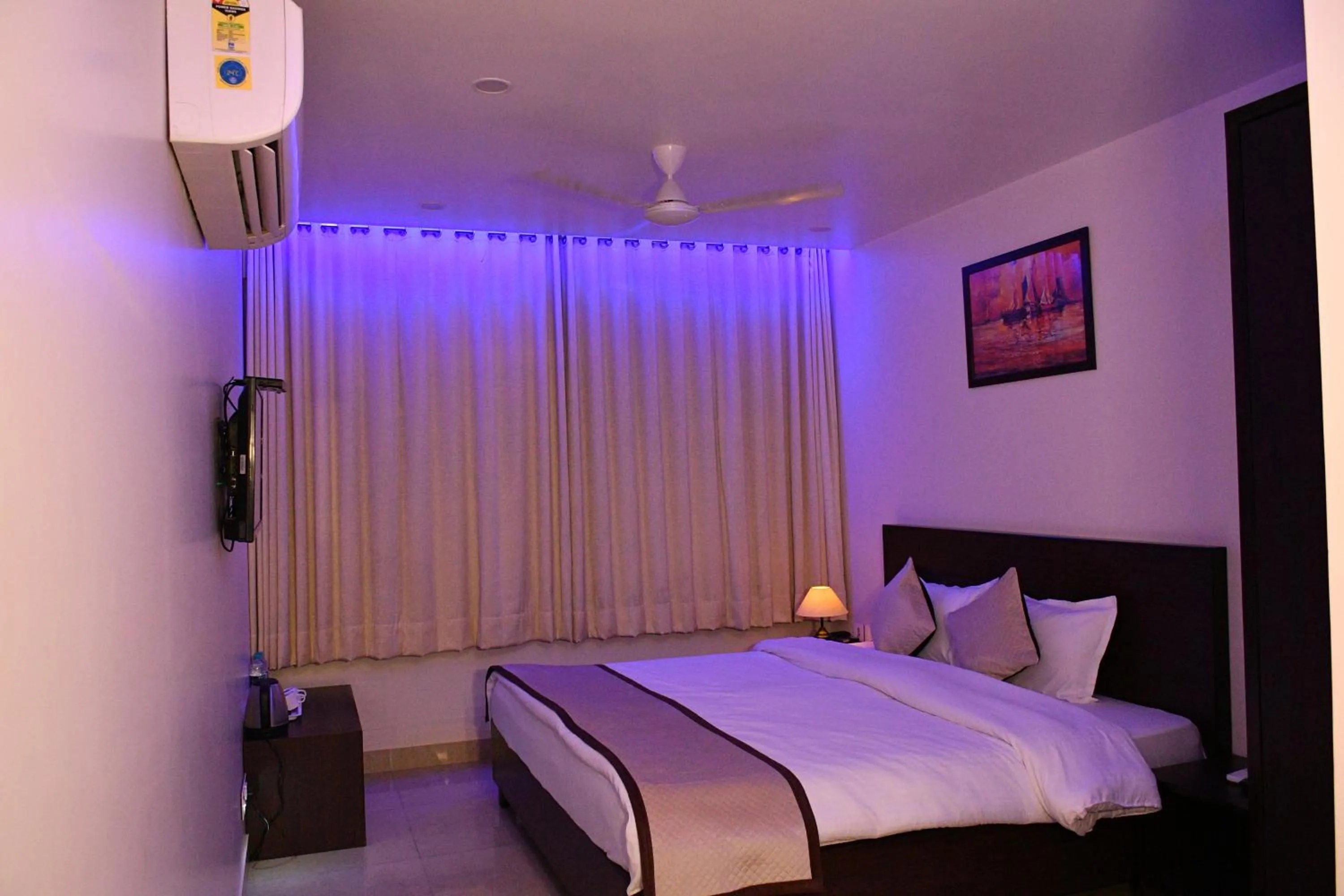TV and multimedia, Bed in Sheerha Royal Residency-Near Jaipur Airport