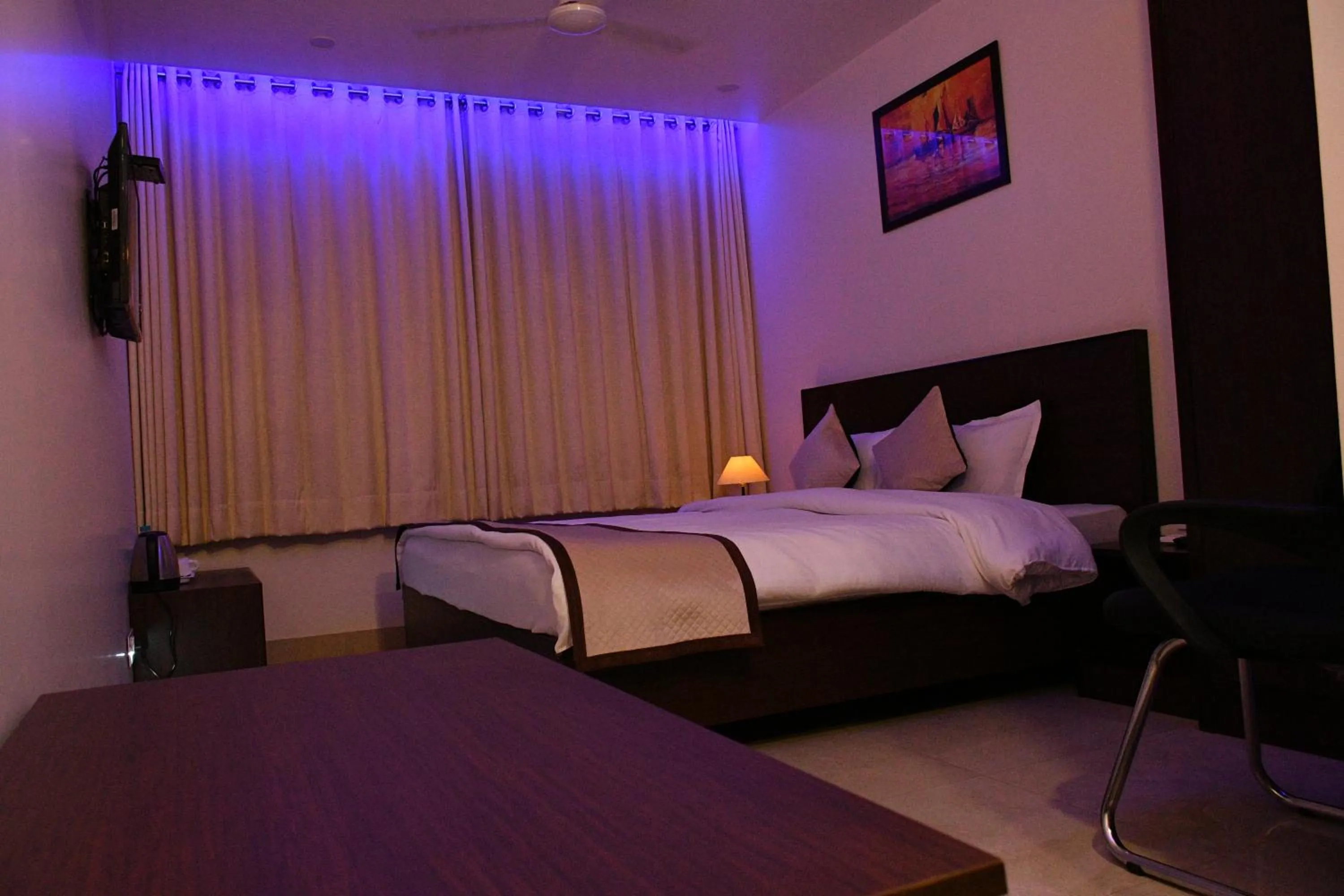 TV and multimedia, Bed in Sheerha Royal Residency-Near Jaipur Airport