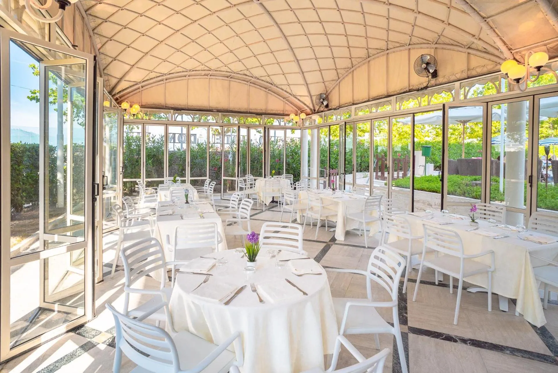 Restaurant/places to eat in Grand Hotel Don Juan