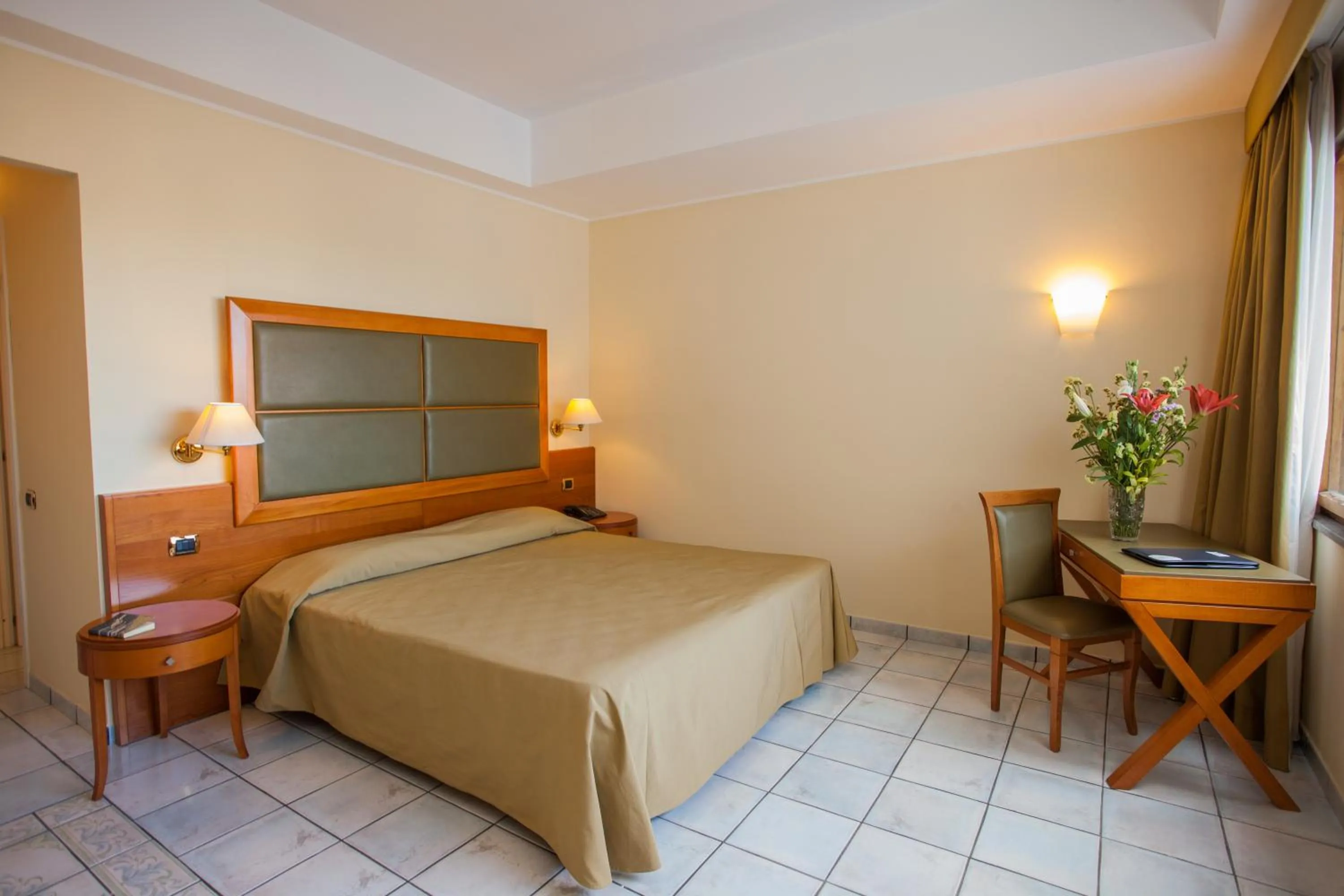 Photo of the whole room, Bed in Grand Hotel Don Juan