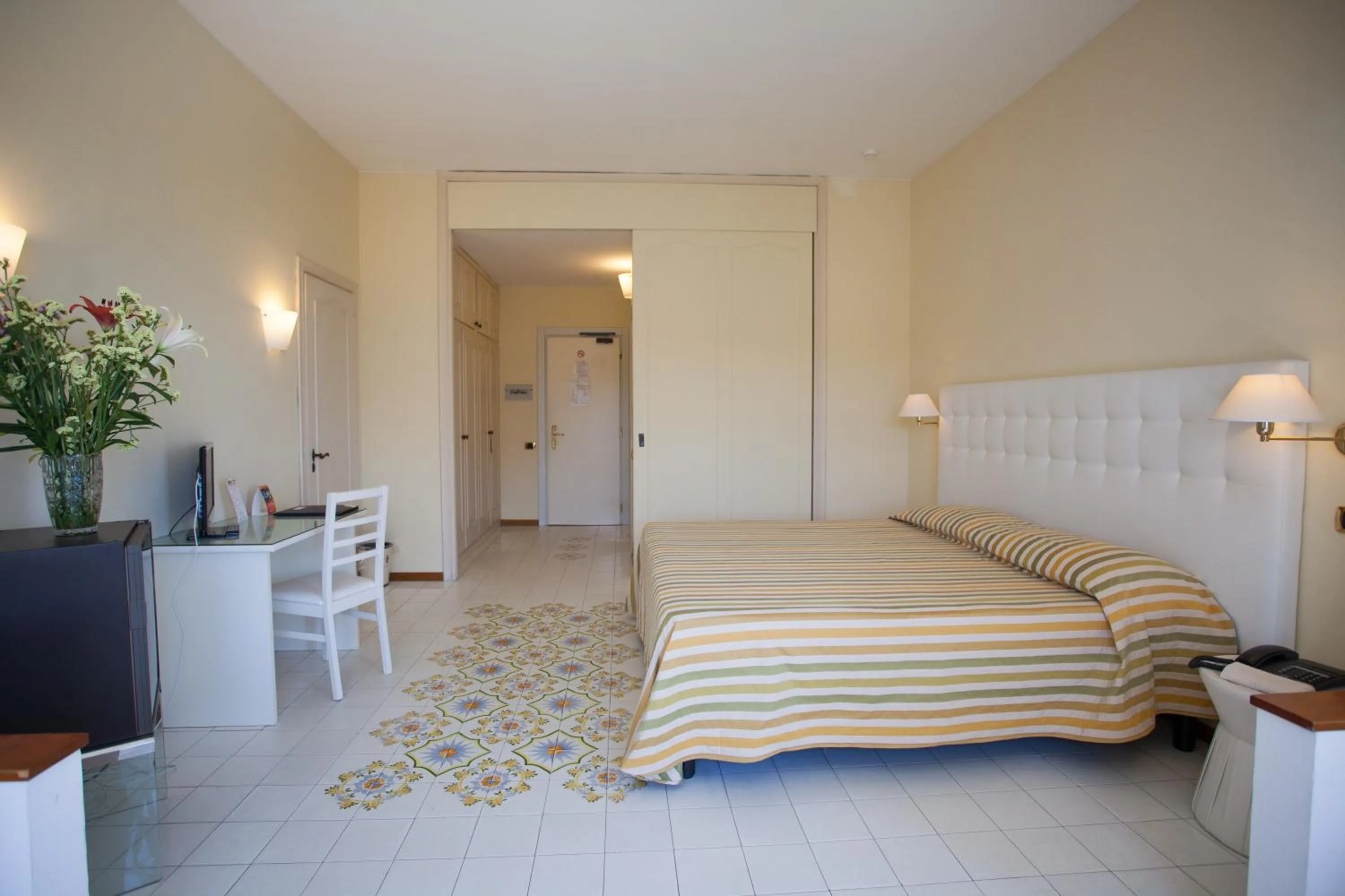 Photo of the whole room, Bed in Grand Hotel Don Juan