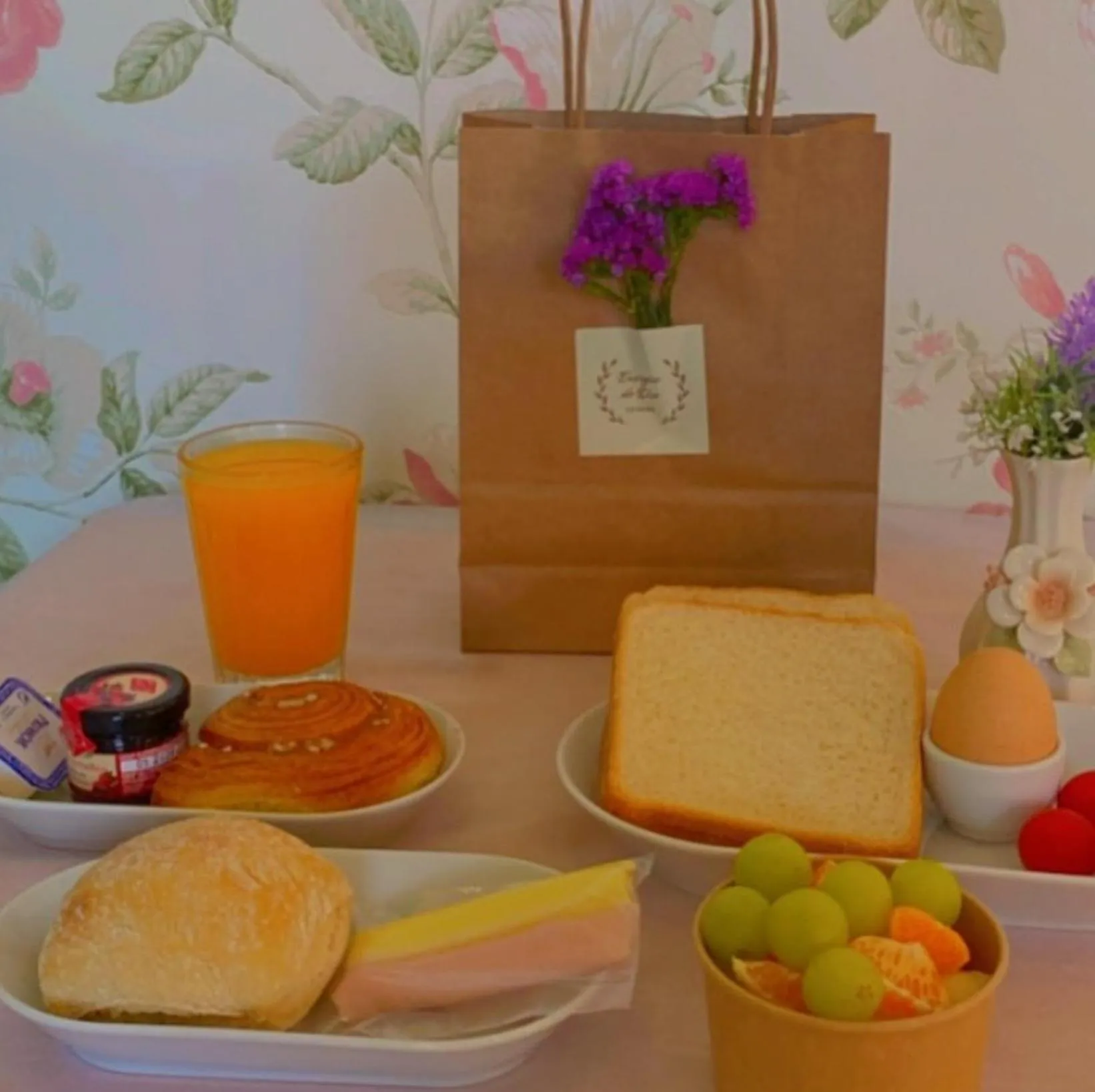 Breakfast in As Vizinhas Boutique Apartments