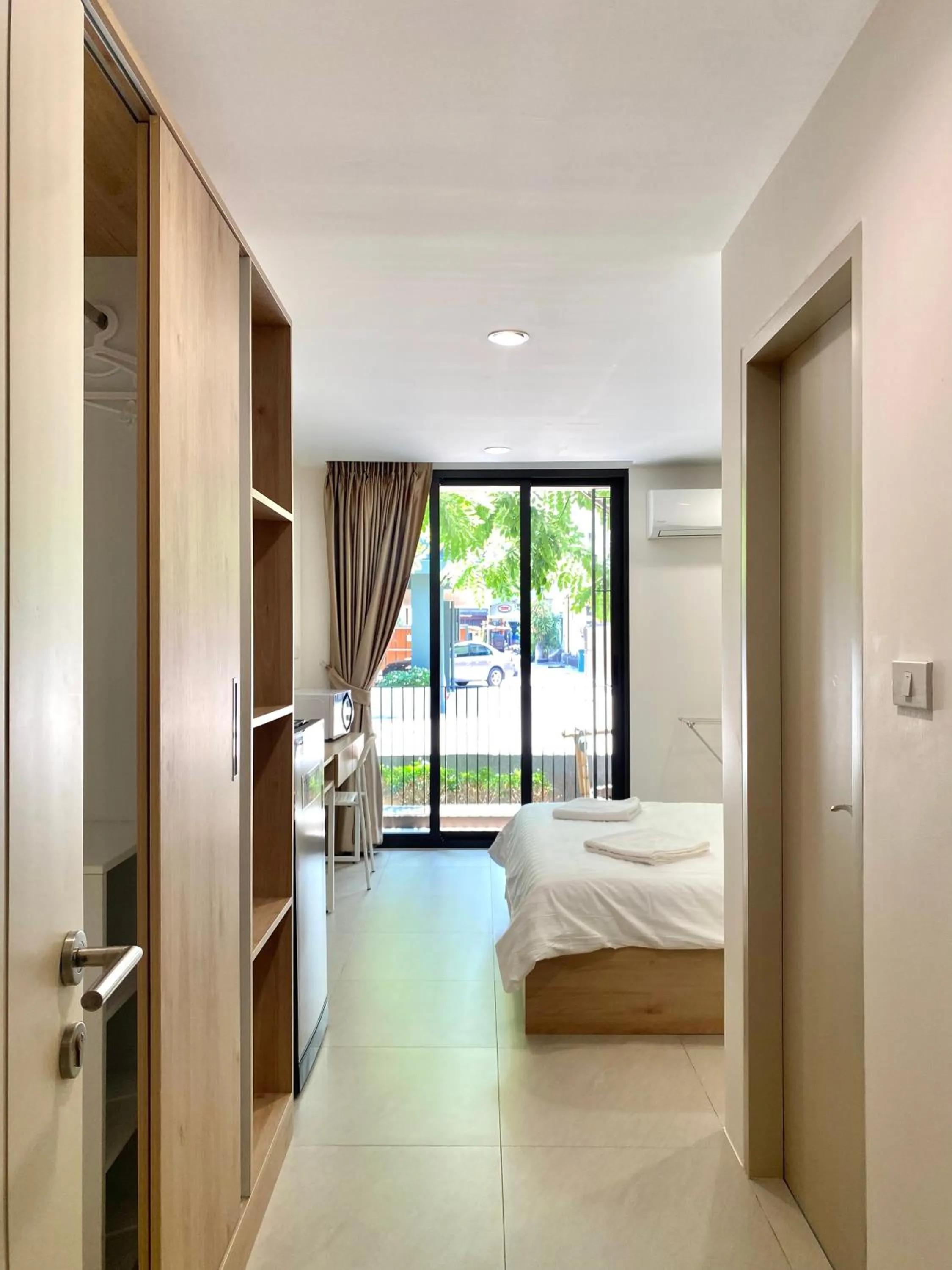 wardrobe, Bed in POP Heritage Residence