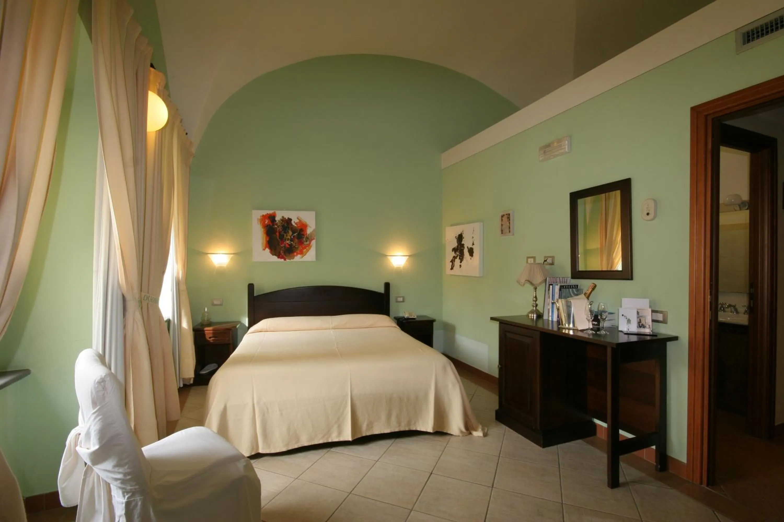 Photo of the whole room, Bed in Hotel Il Duomo PHG