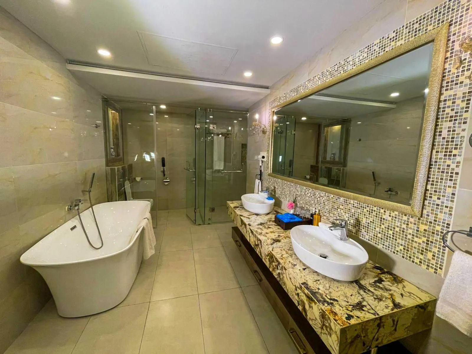 Shower in IFQ Hotel & Resort Islamabad