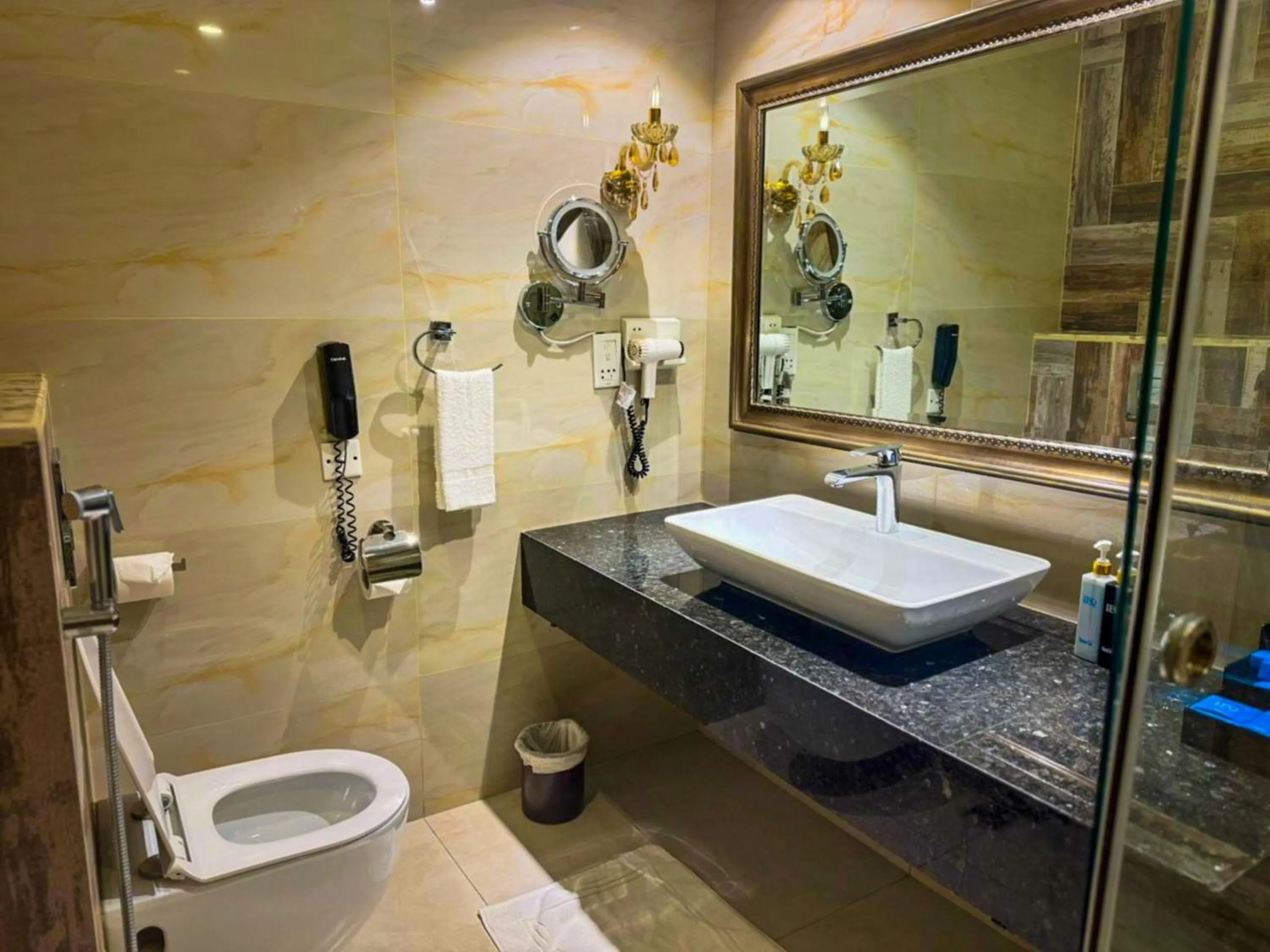 Shower in IFQ Hotel & Resort Islamabad