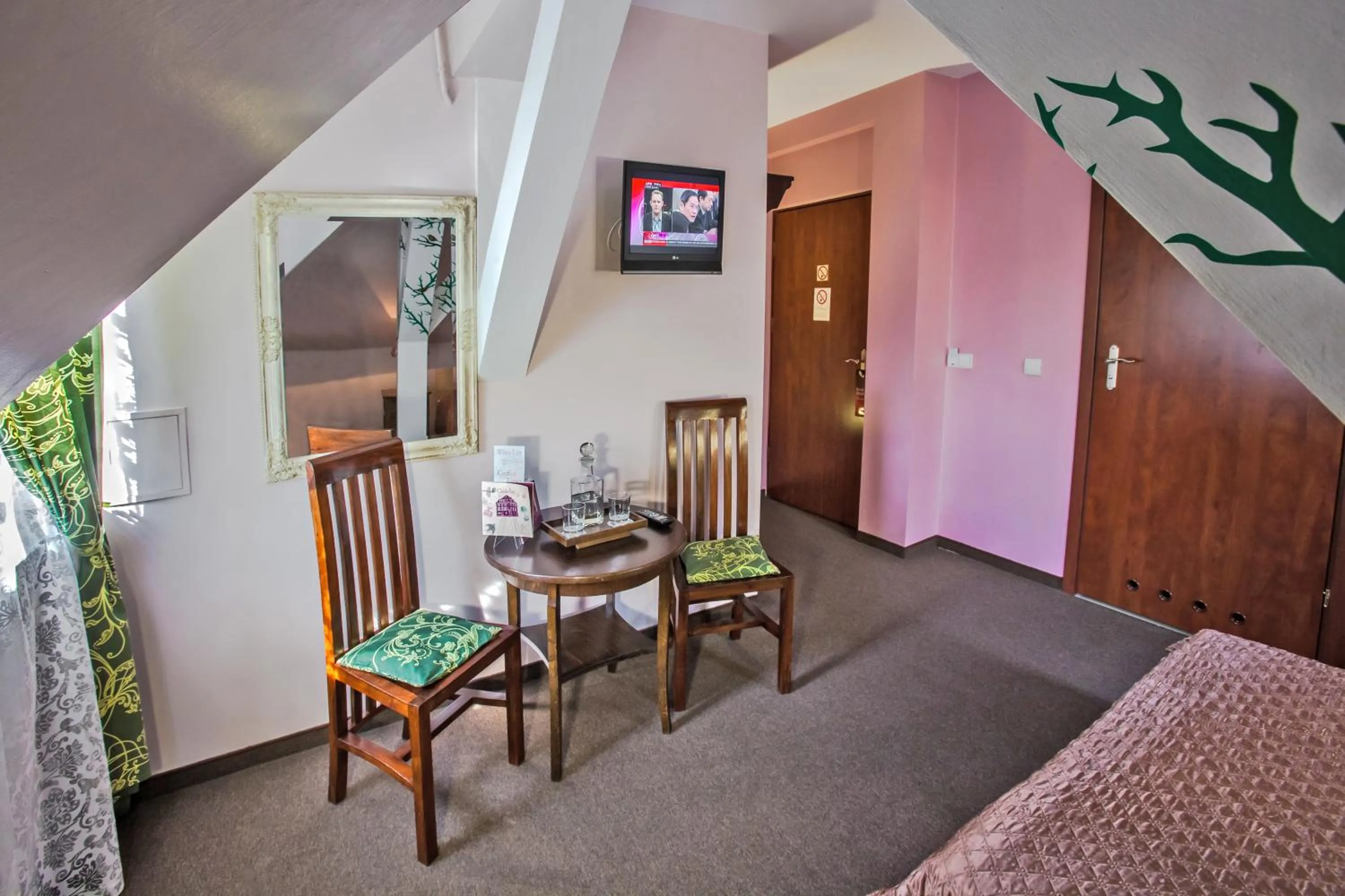 Photo of the whole room in Castle Inn