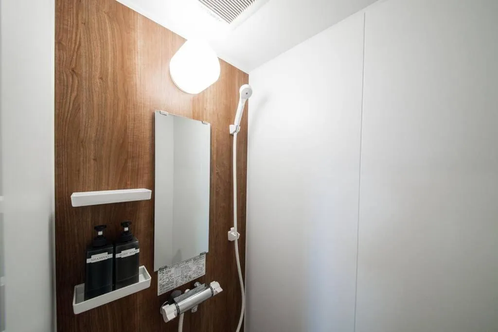 Shower in The PLAZA HOTEL S4W12