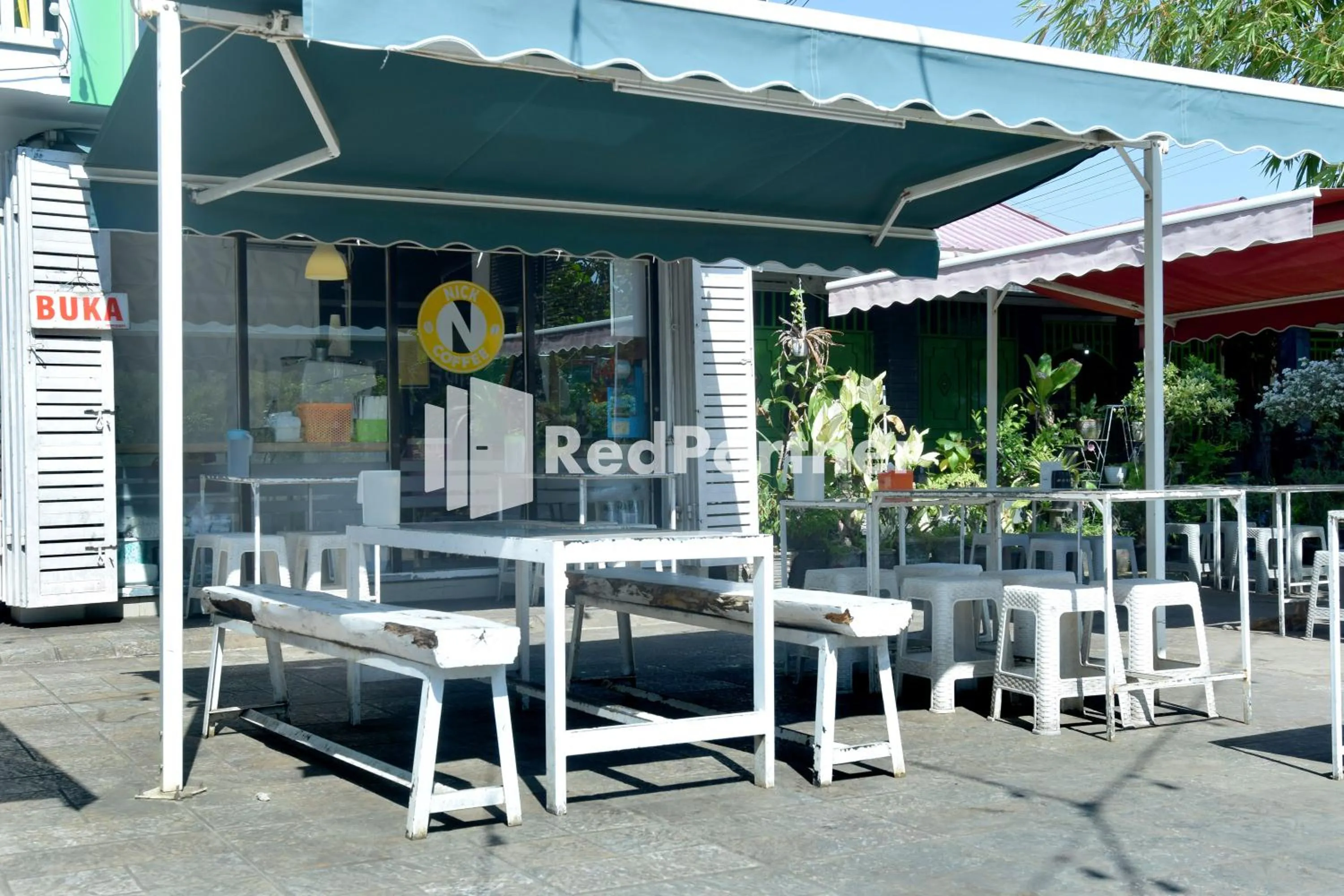 Restaurant/places to eat in Pringgading Surf Camp Bengkulu Mitra RedDoorz