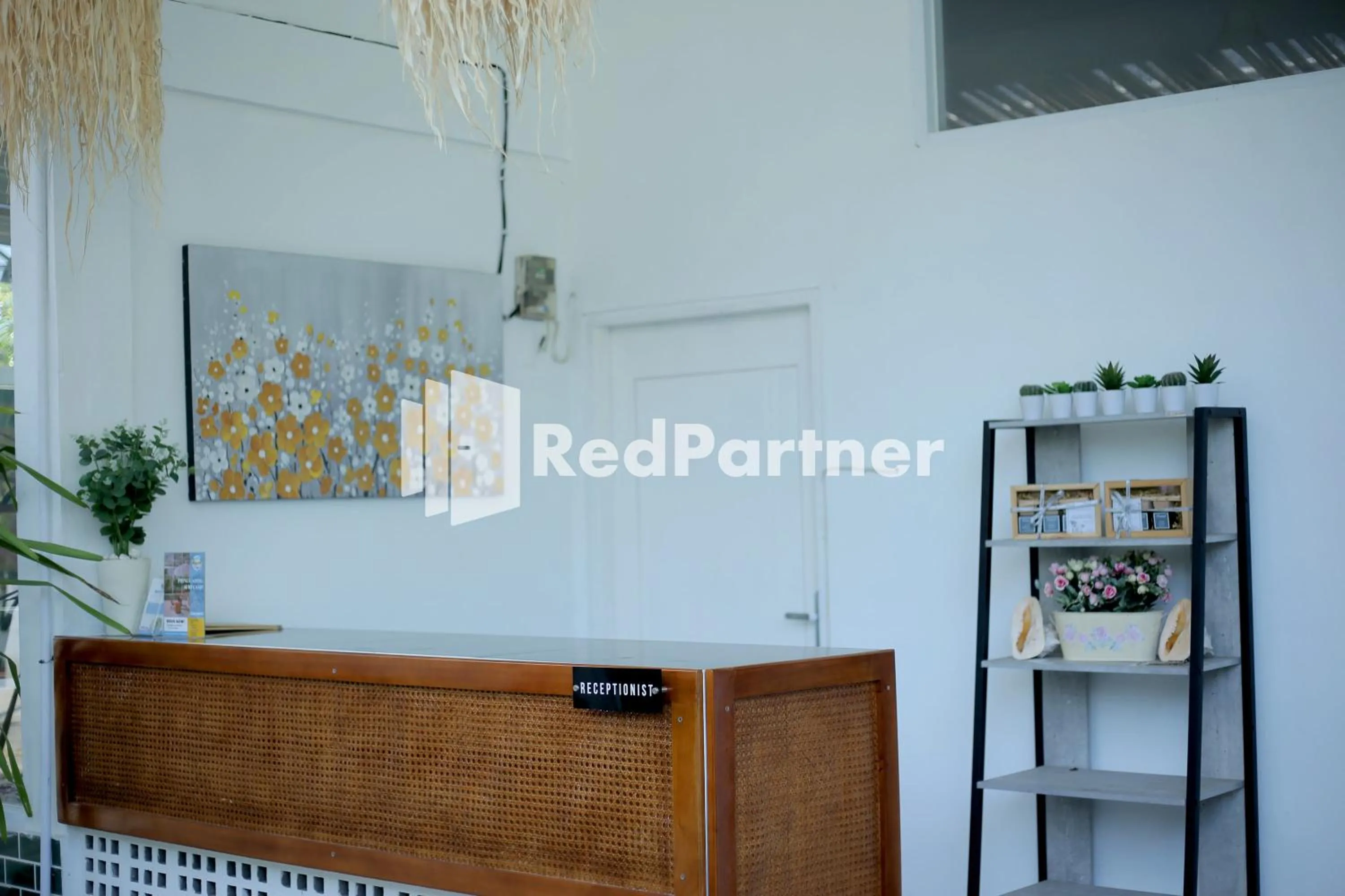 Lobby or reception in Pringgading Surf Camp Bengkulu Mitra RedDoorz