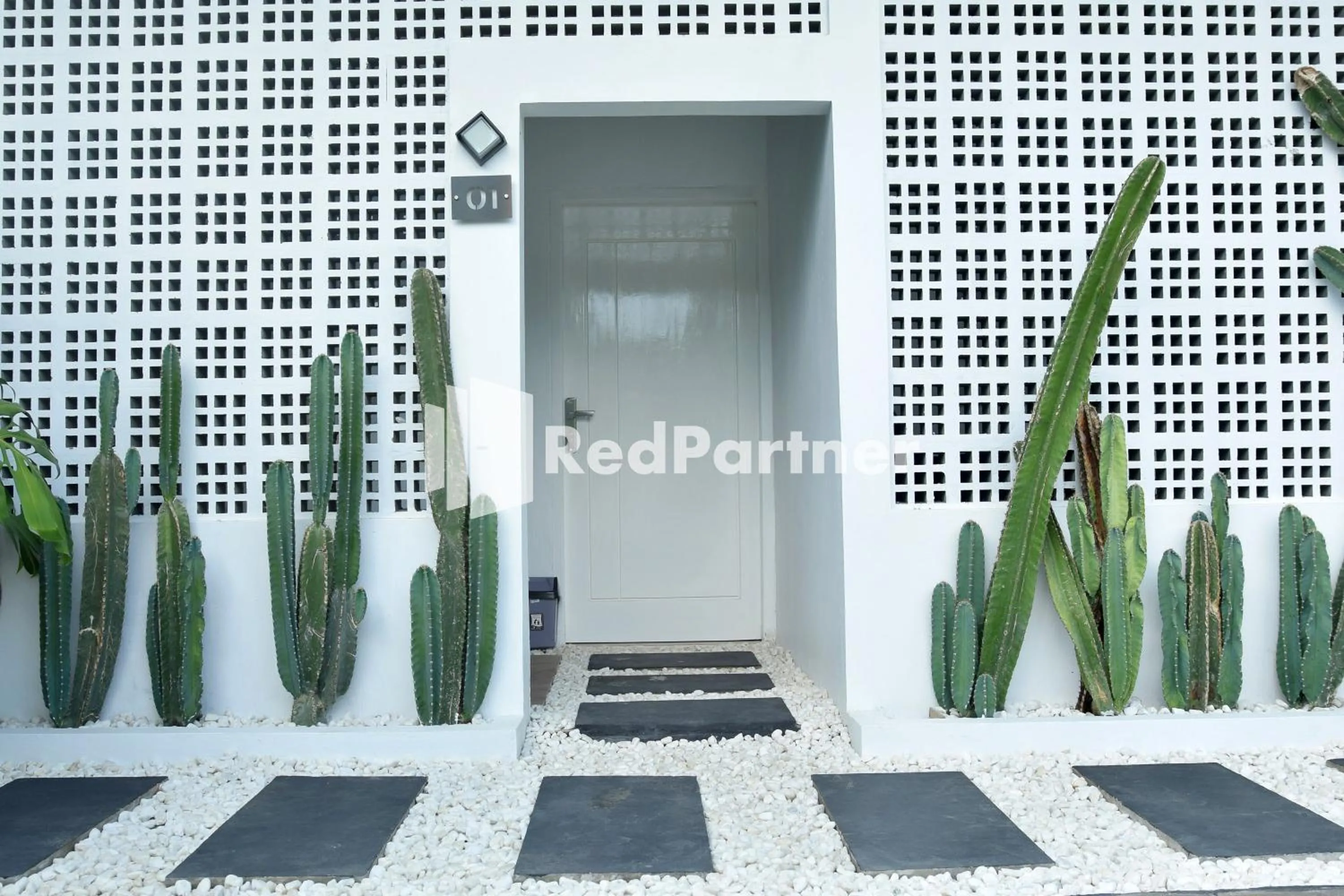 Facade/entrance in Pringgading Surf Camp Bengkulu Mitra RedDoorz