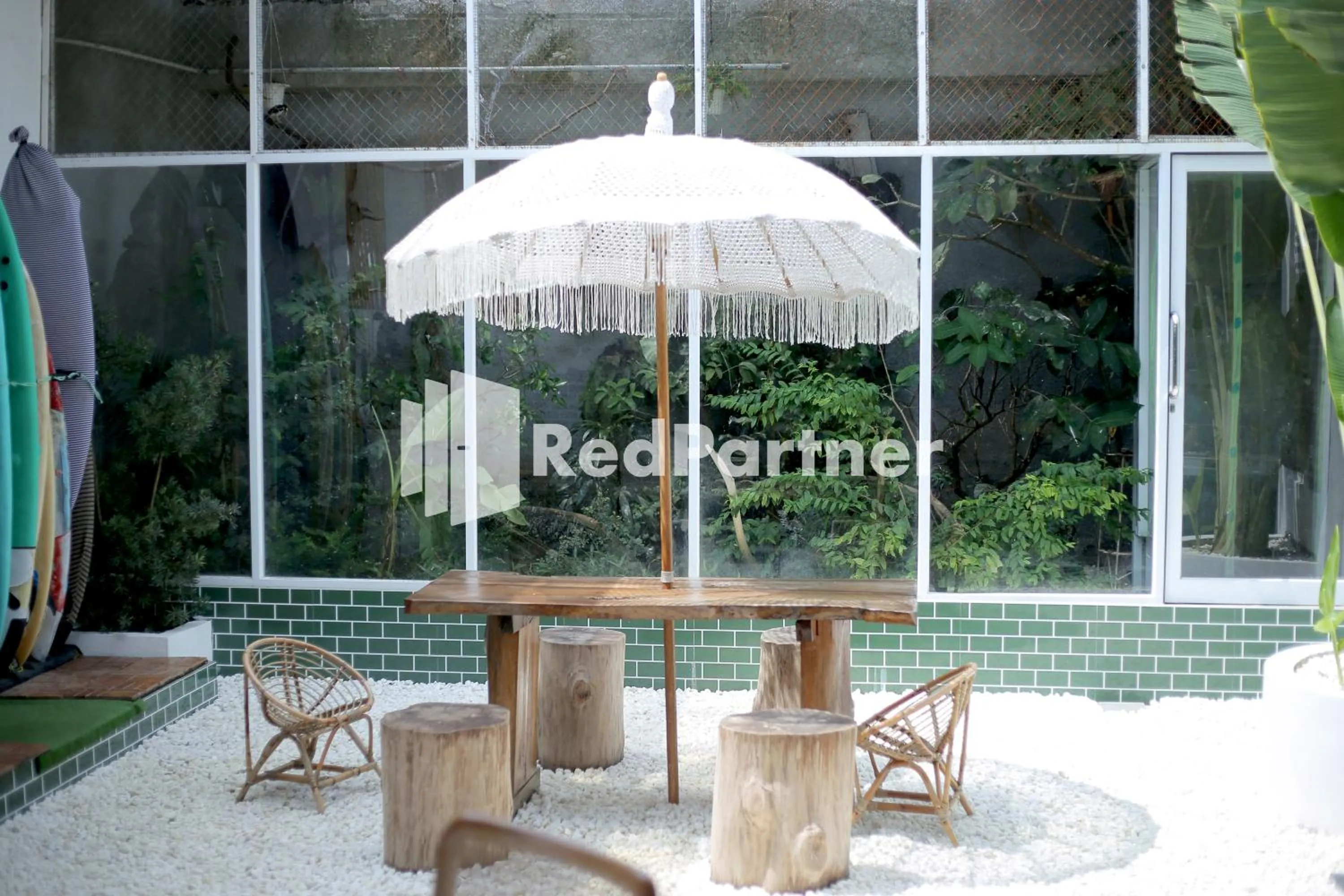 Patio in Pringgading Surf Camp Bengkulu Mitra RedDoorz