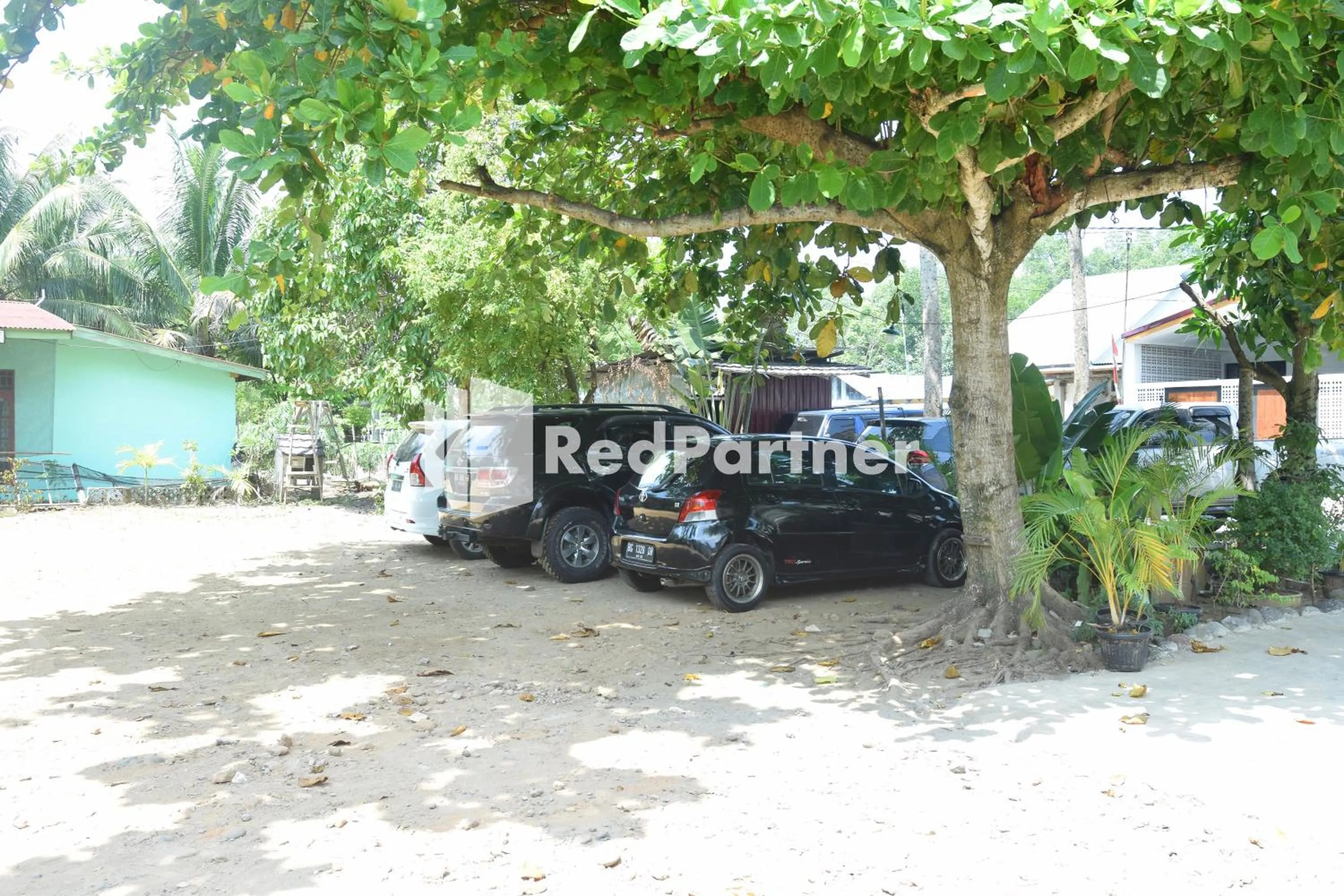Parking in Pringgading Surf Camp Bengkulu Mitra RedDoorz