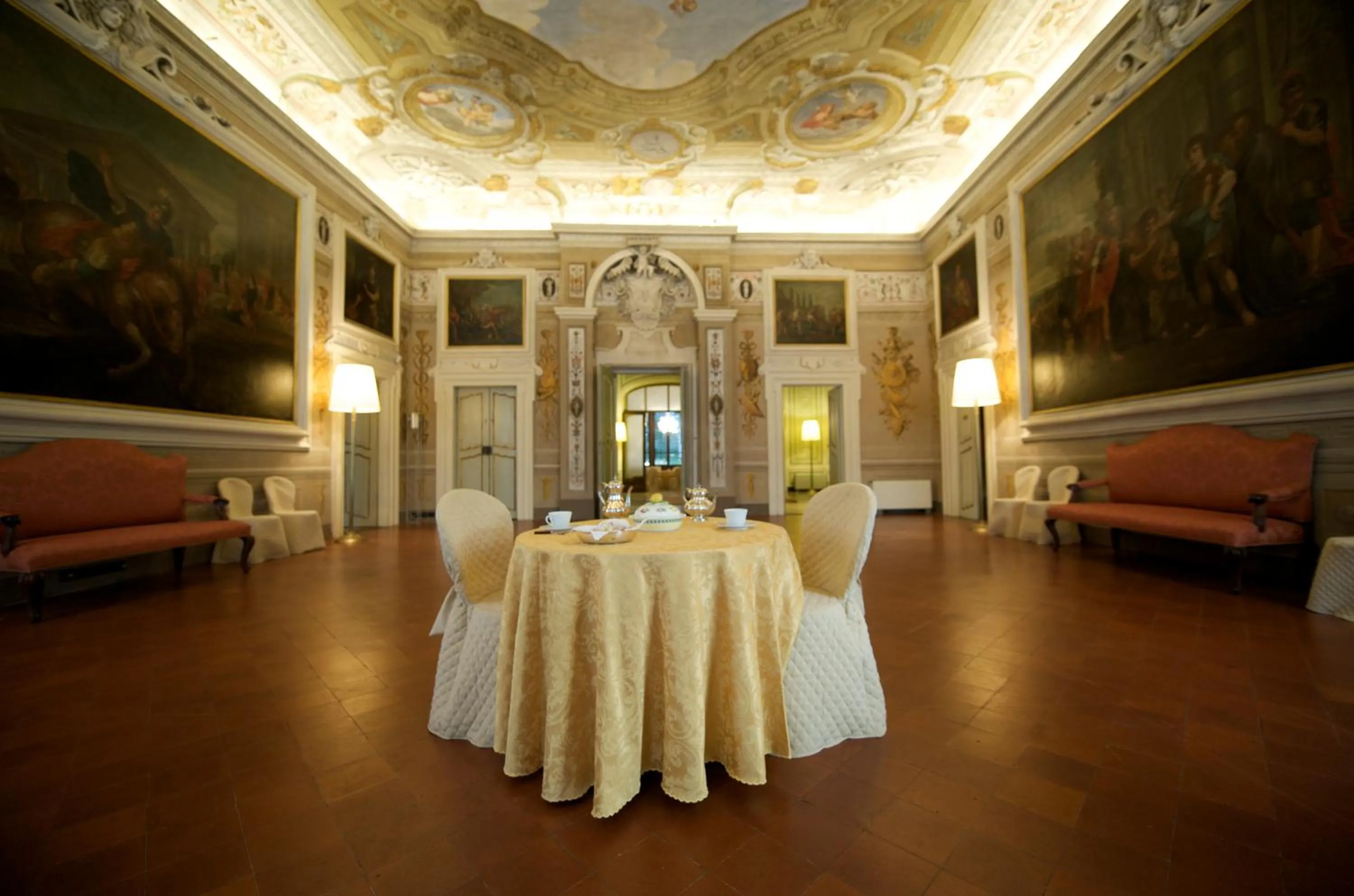 Decorative detail in Palazzo Tucci Residenza d'epoca