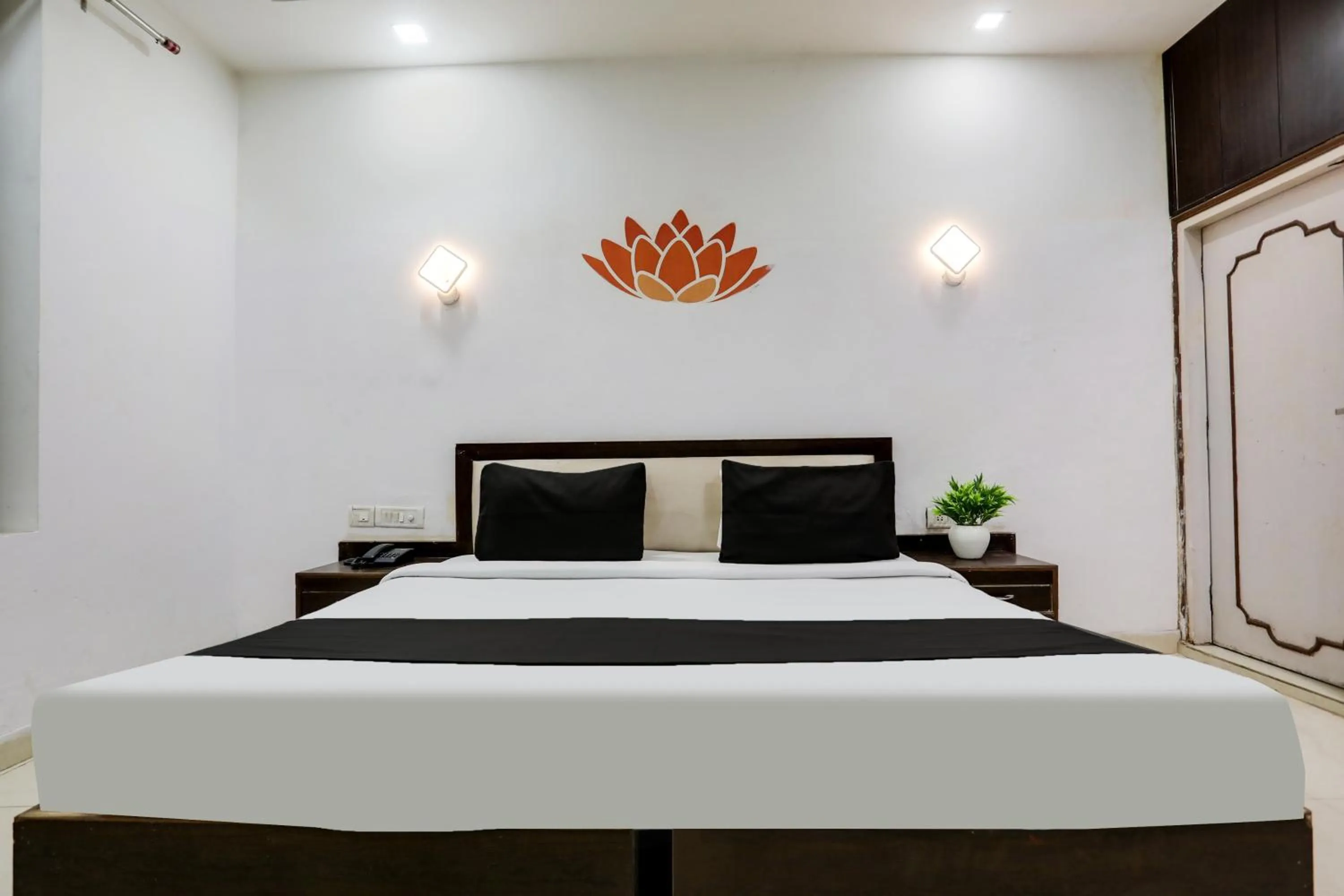 Bedroom, Bed in Super Hotel O Tajganj Near Taj Mahal West Gate